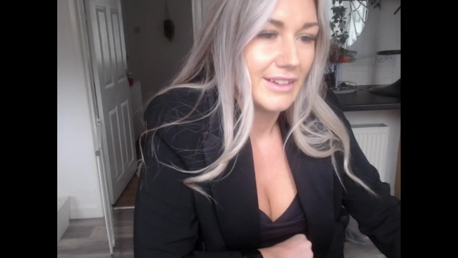 Gallery image thumbnail from LovelyLucy25's myfreecams stream on, 12/20/2024, 11:53 image 13 of 20