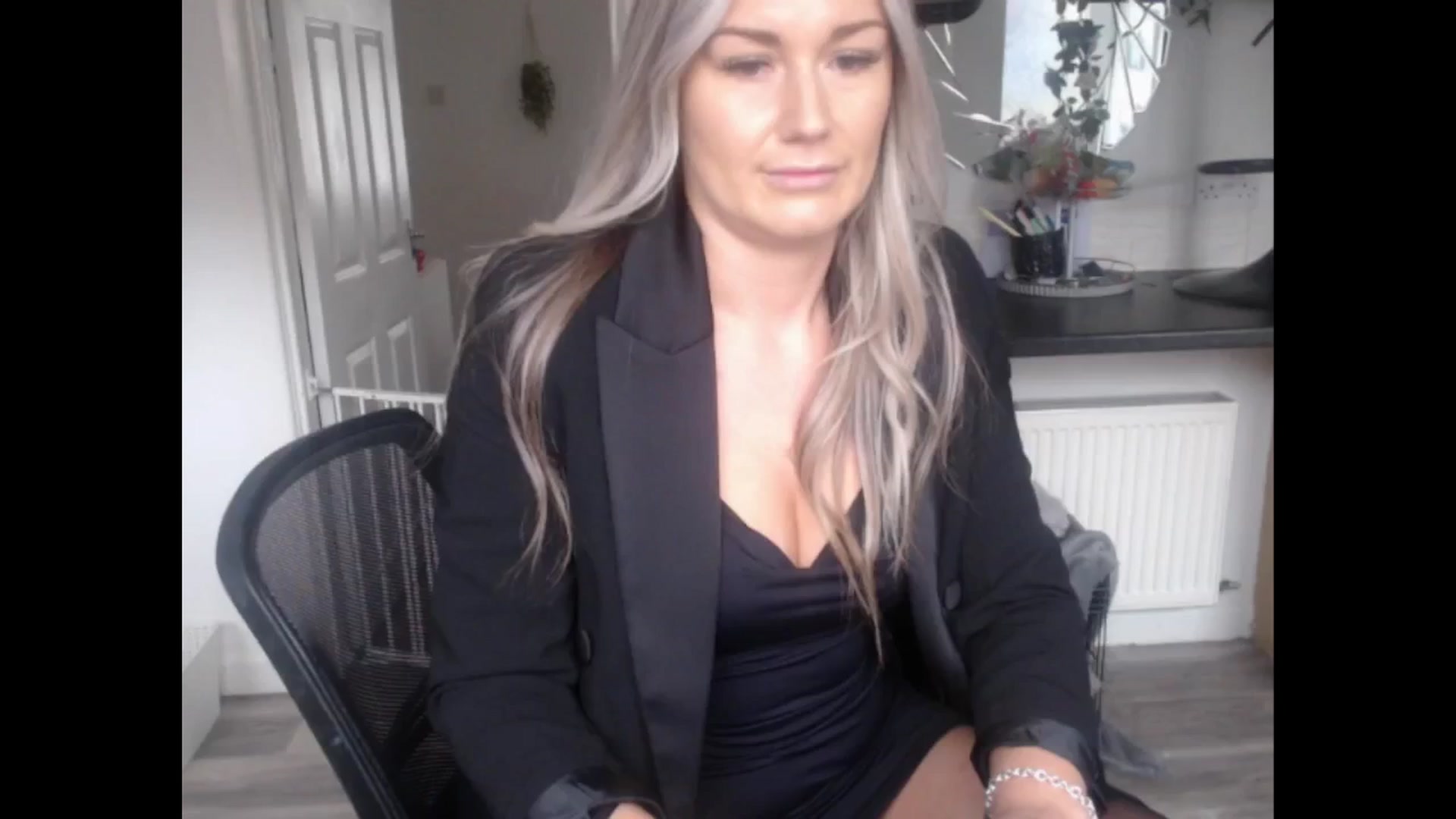 Gallery image thumbnail from LovelyLucy25's myfreecams stream on, 12/20/2024, 11:53 image 15 of 20