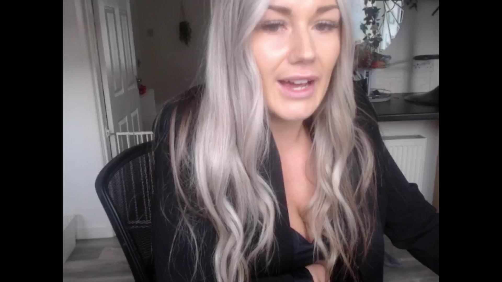 Gallery image thumbnail from LovelyLucy25's myfreecams stream on, 12/20/2024, 11:53 image 9 of 20