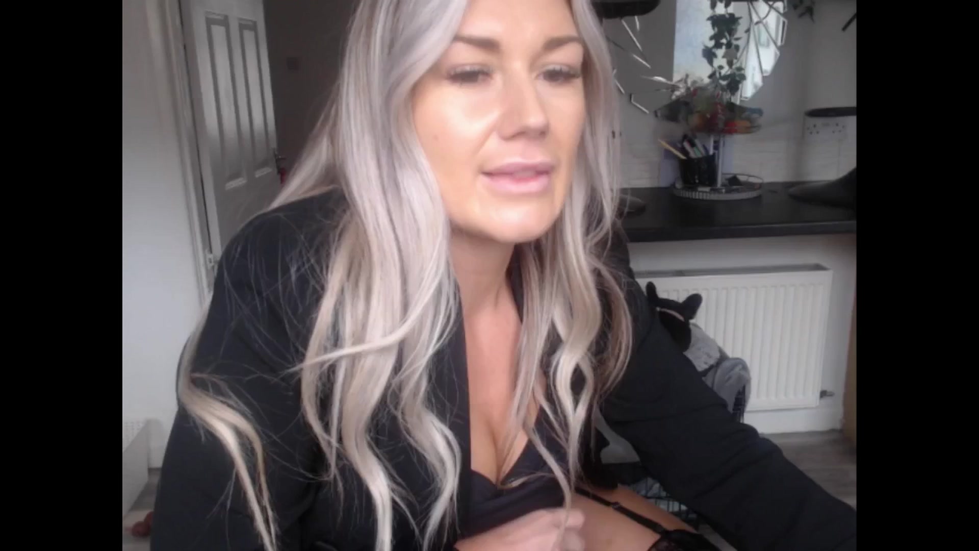 Gallery image thumbnail from LovelyLucy25's myfreecams stream on, 12/20/2024, 11:53 image 20 of 20