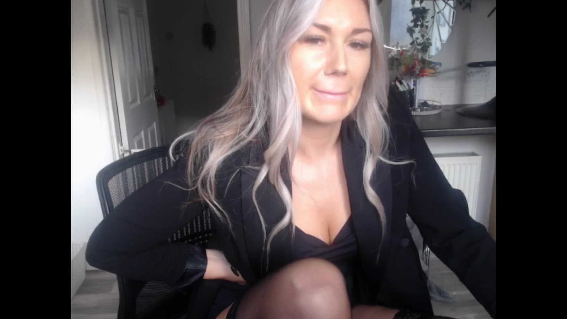 Gallery image thumbnail from LovelyLucy25's myfreecams stream on, 12/20/2024, 11:53 image 3 of 20