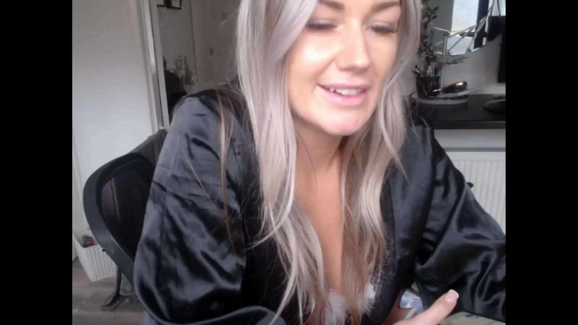 Gallery image thumbnail from LovelyLucy25's myfreecams stream on, 12/27/2024, 13:13 image 16 of 20