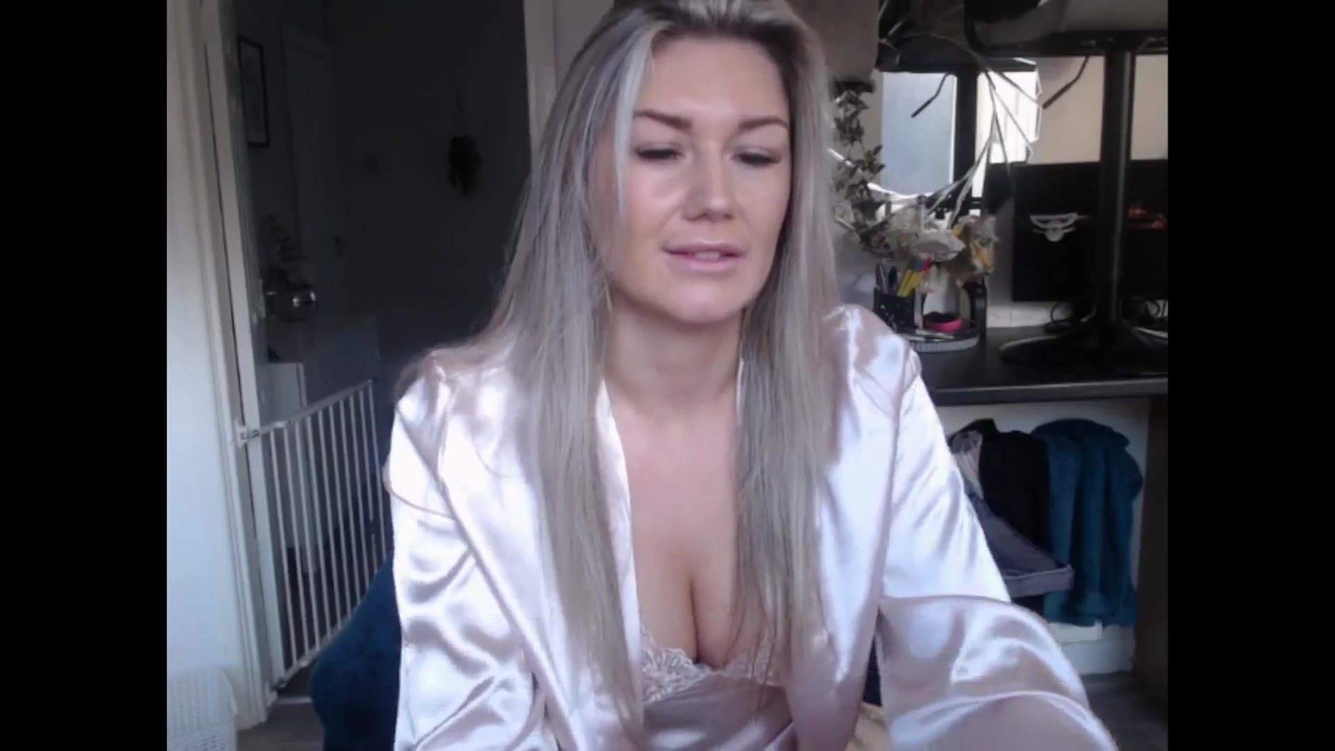 Gallery image thumbnail from LovelyLucy25's myfreecams stream on, 01/03/2025, 10:43 image 17 of 20