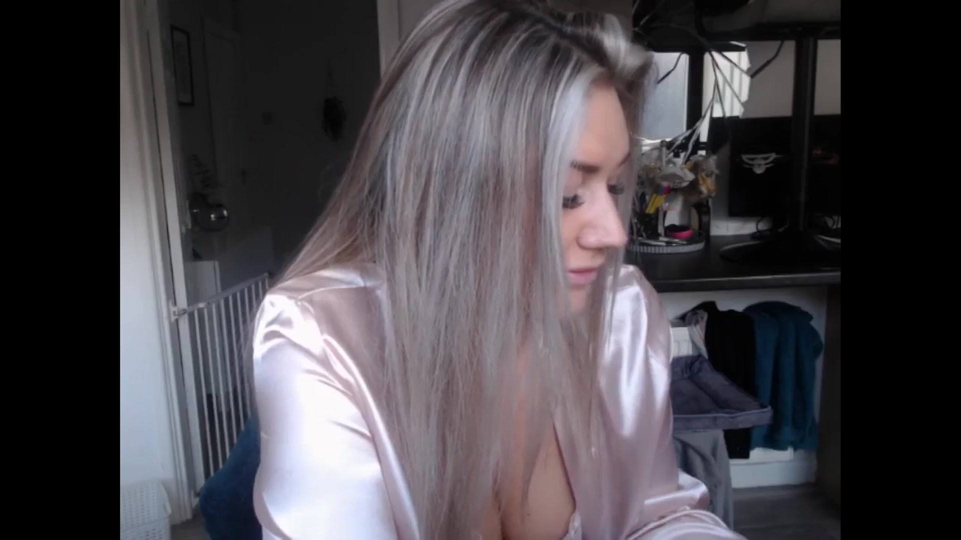Gallery image thumbnail from LovelyLucy25's myfreecams stream on, 01/03/2025, 10:43 image 16 of 20