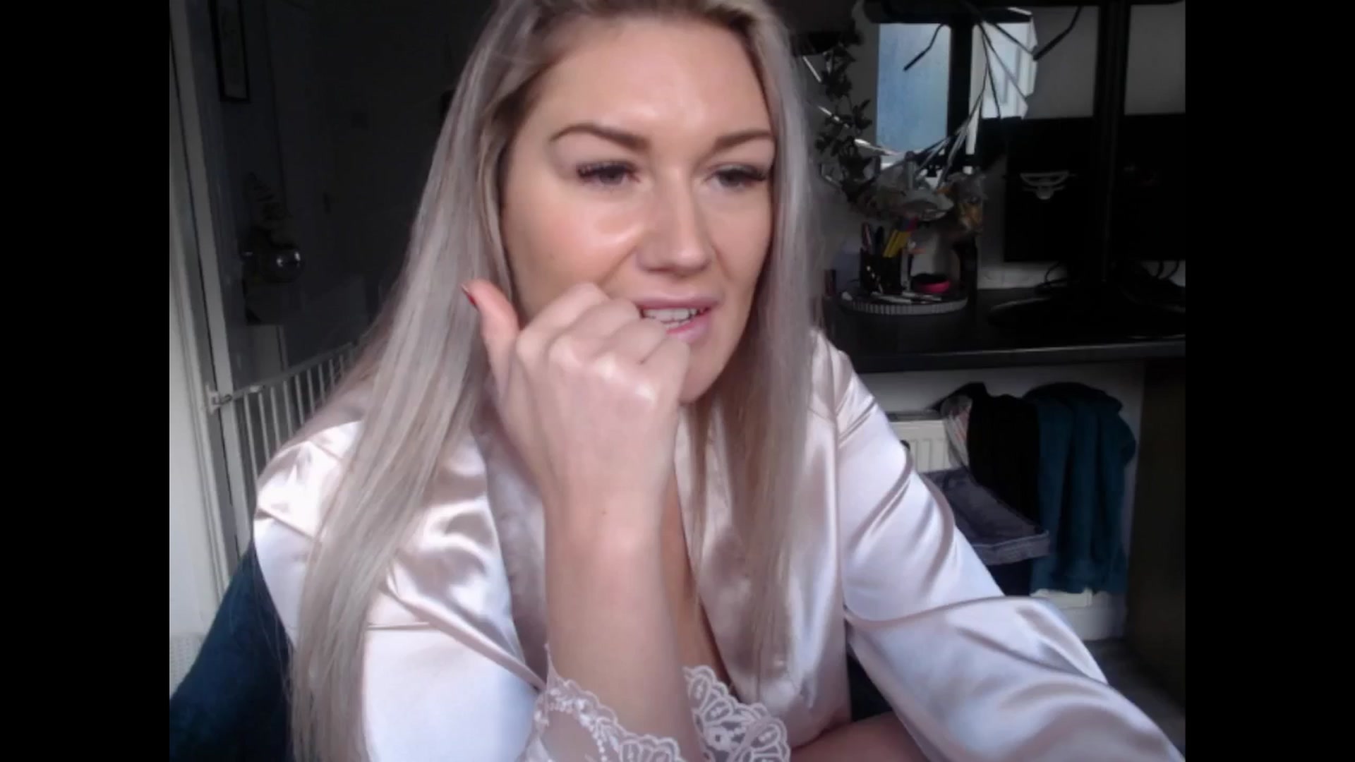 Gallery image thumbnail from LovelyLucy25's myfreecams stream on, 01/03/2025, 12:14 image 19 of 20