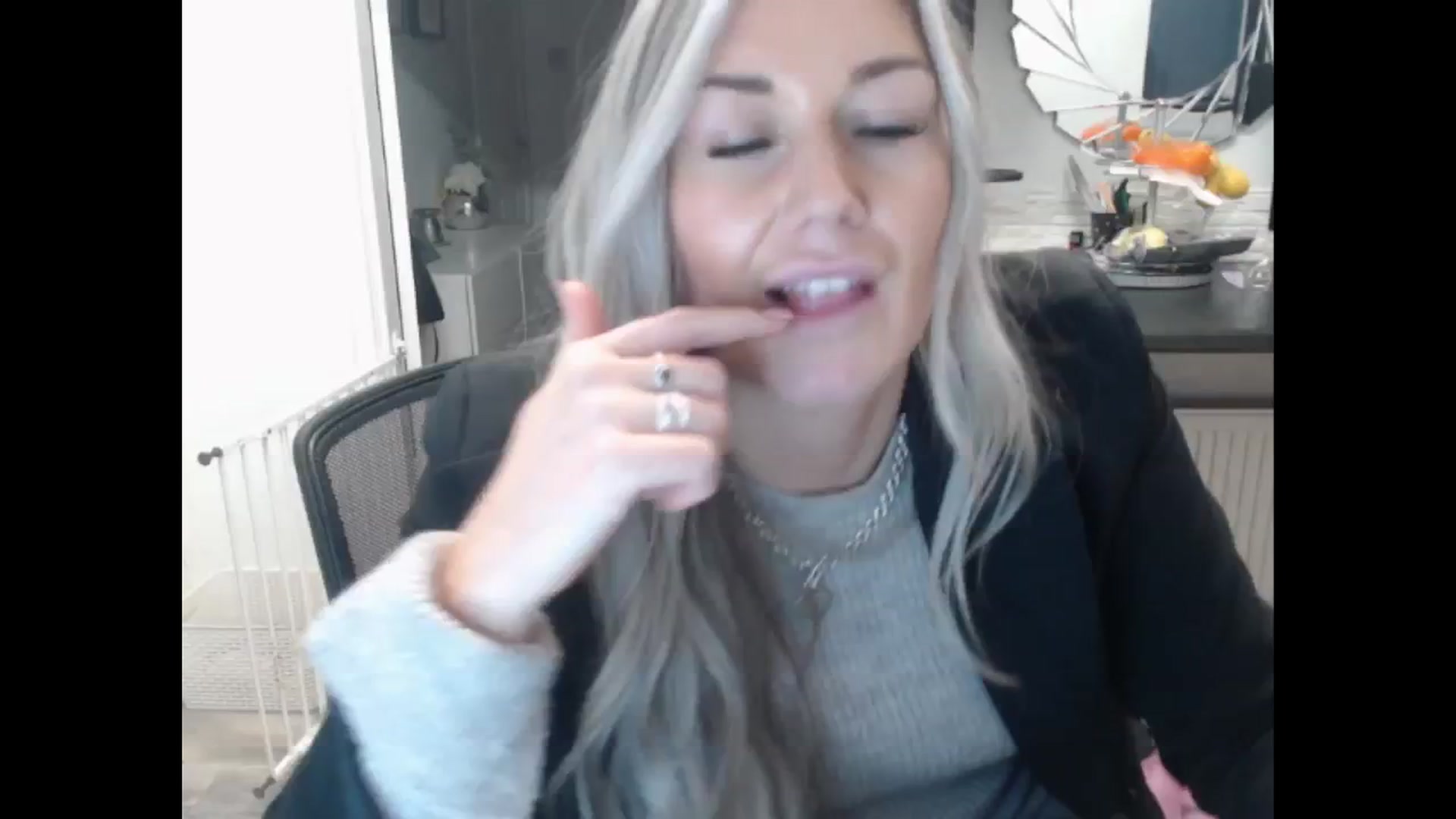 Gallery image thumbnail from LovelyLucy25's myfreecams stream on, 01/09/2025, 16:34 image 4 of 20