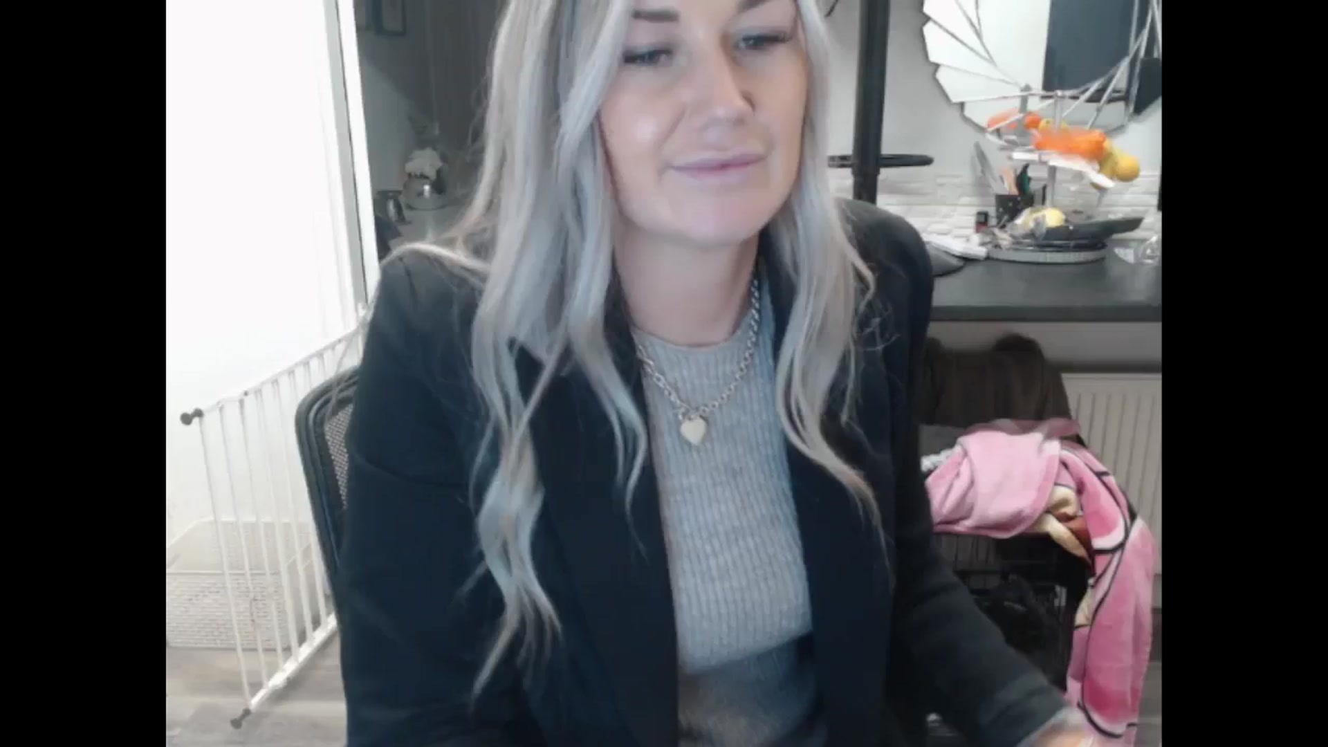 Gallery image thumbnail from LovelyLucy25's myfreecams stream on, 01/09/2025, 16:34 image 18 of 20