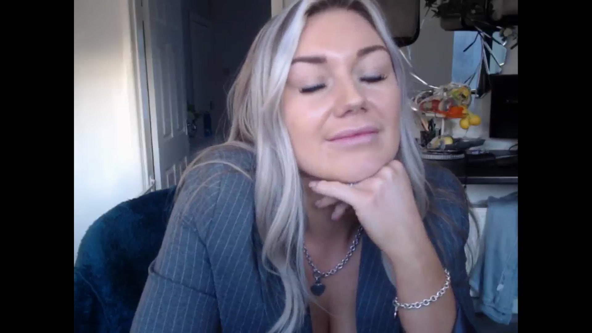 Gallery image thumbnail from LovelyLucy25's myfreecams stream on, 01/10/2025, 10:09 image 19 of 20