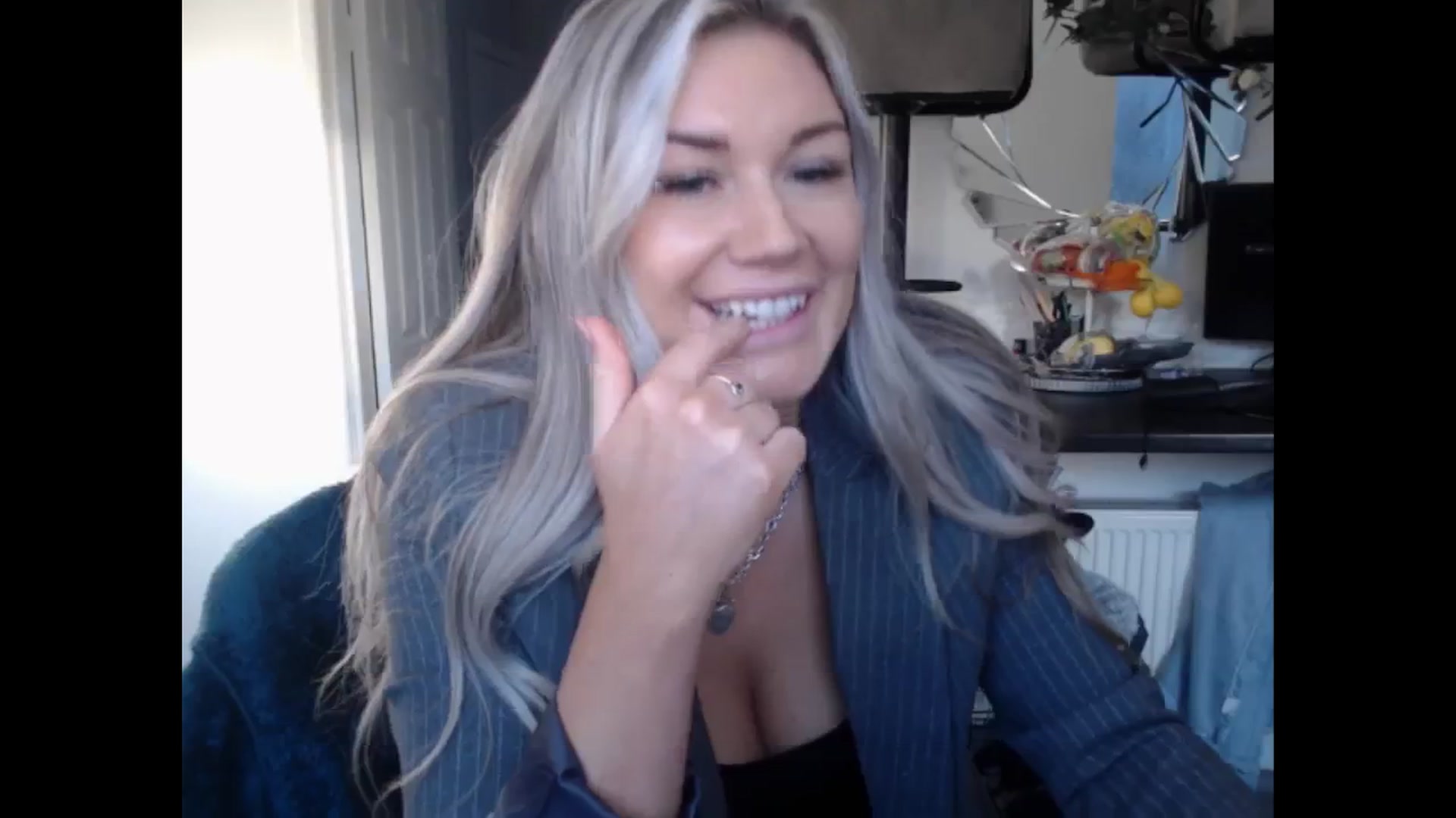 Gallery image thumbnail from LovelyLucy25's myfreecams stream on, 01/10/2025, 10:09 image 17 of 20