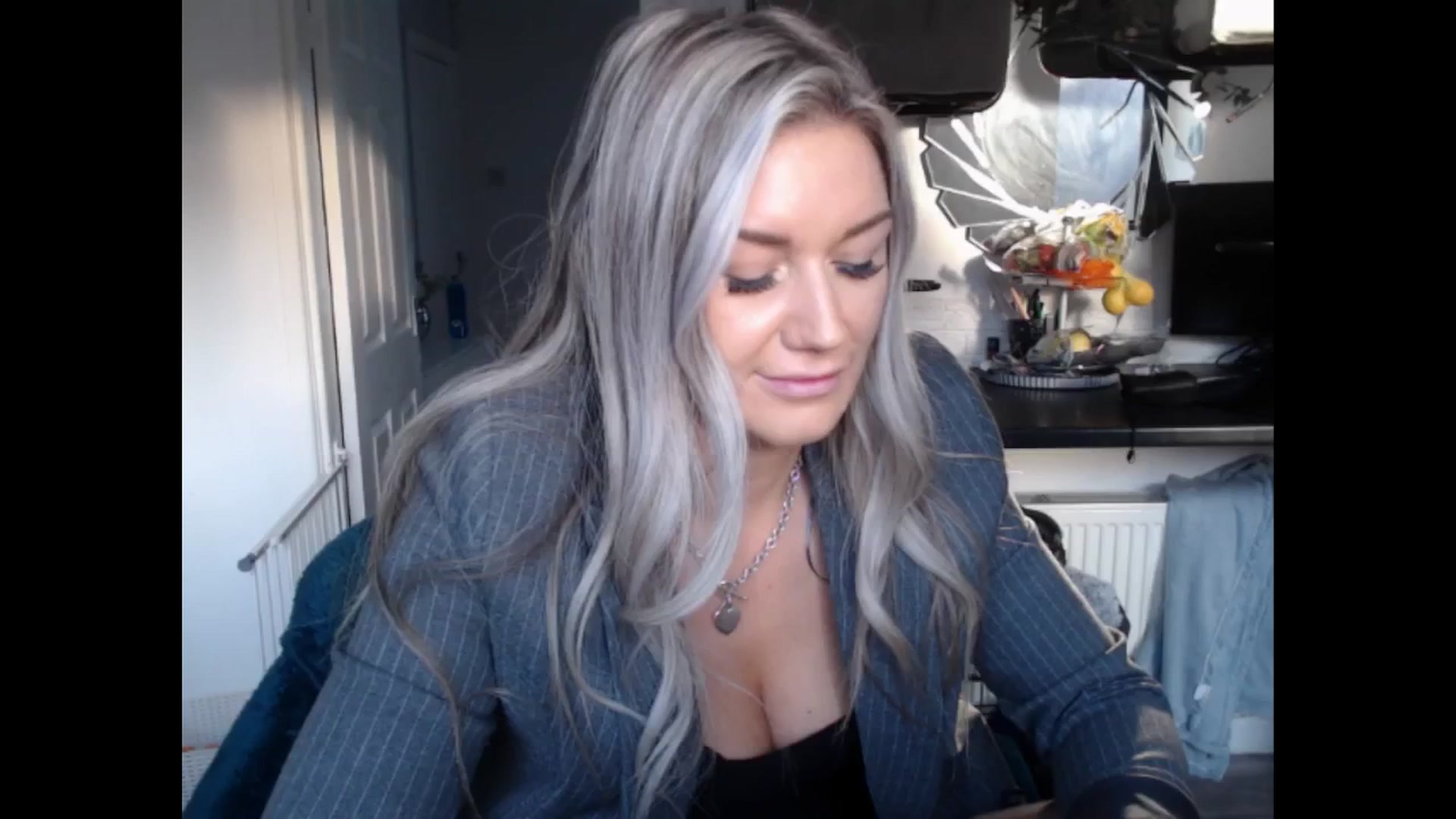 Gallery image thumbnail from LovelyLucy25's myfreecams stream on, 01/10/2025, 10:09 image 7 of 20