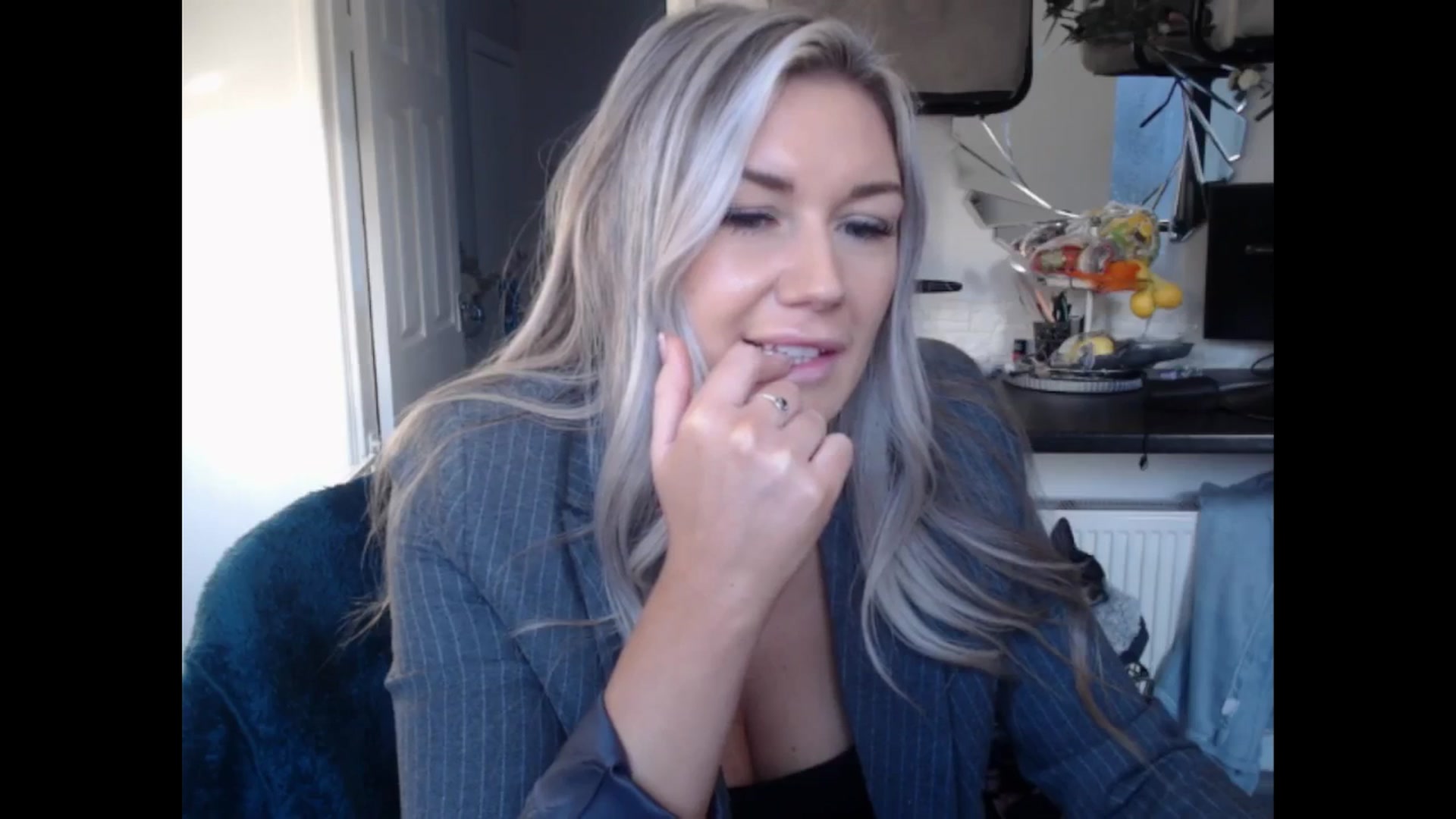 Gallery image thumbnail from LovelyLucy25's myfreecams stream on, 01/10/2025, 10:09 image 18 of 20