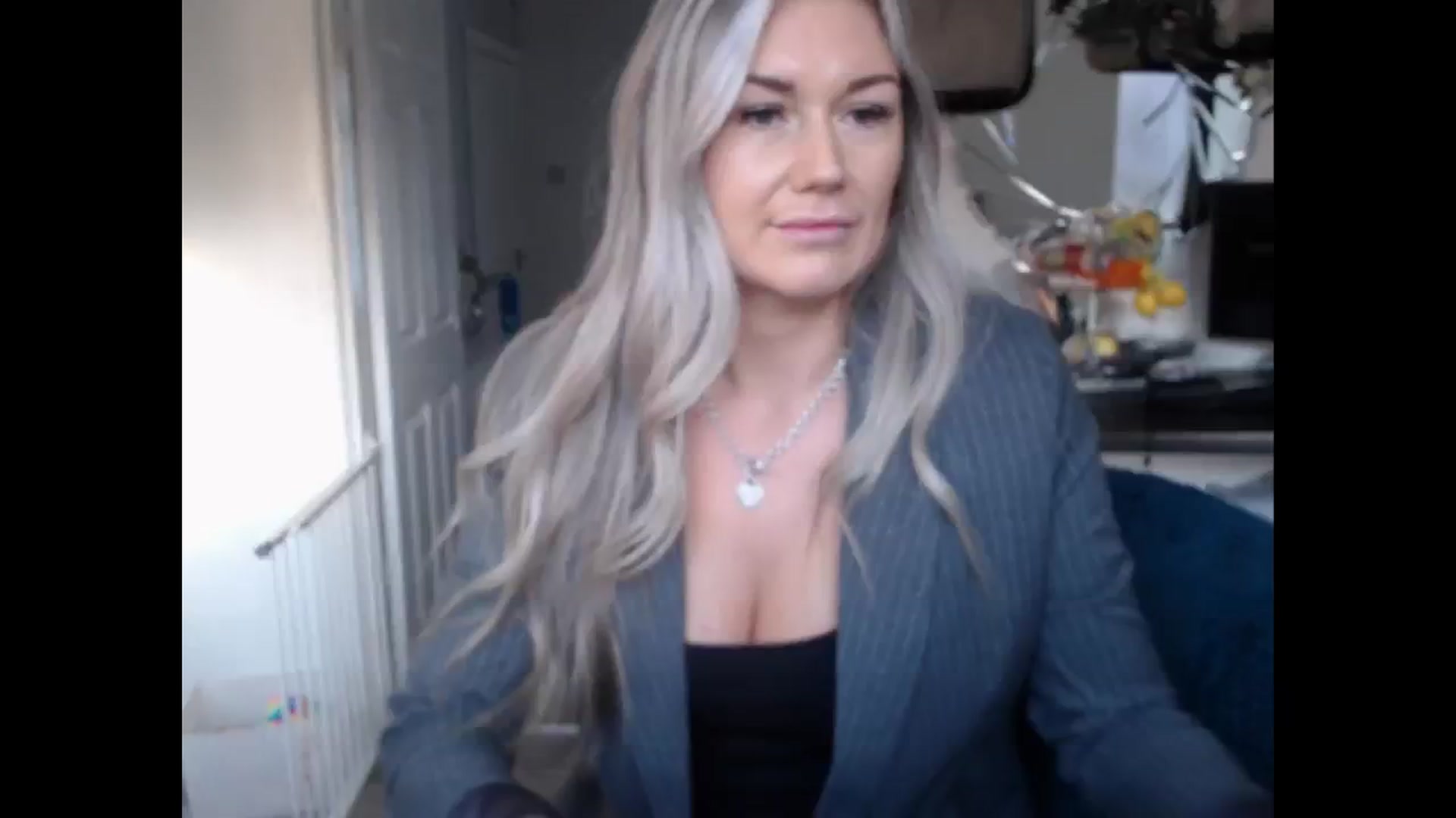 Gallery image thumbnail from LovelyLucy25's myfreecams stream on, 01/10/2025, 10:52 image 10 of 20