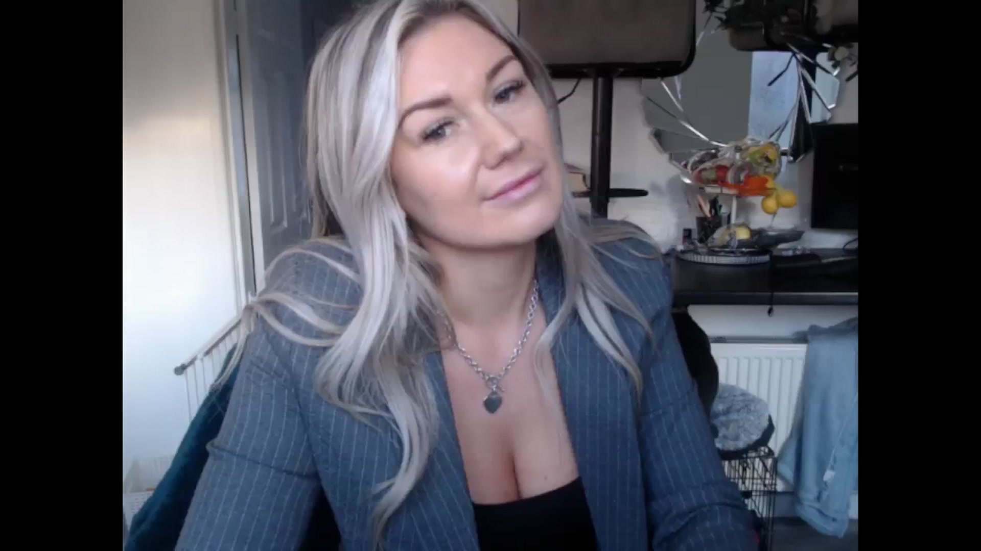 Gallery image thumbnail from LovelyLucy25's myfreecams stream on, 01/10/2025, 10:52 image 3 of 20