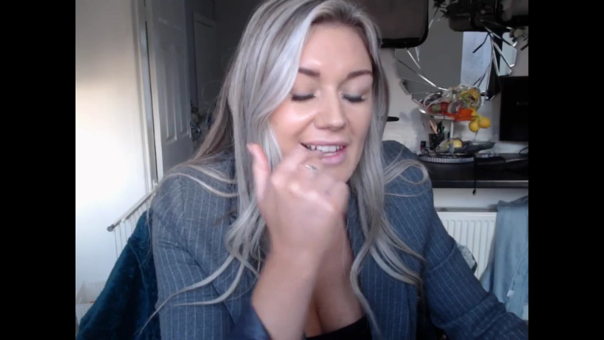 Gallery image thumbnail from LovelyLucy25's myfreecams stream on, 01/10/2025, 10:52 image 4 of 20