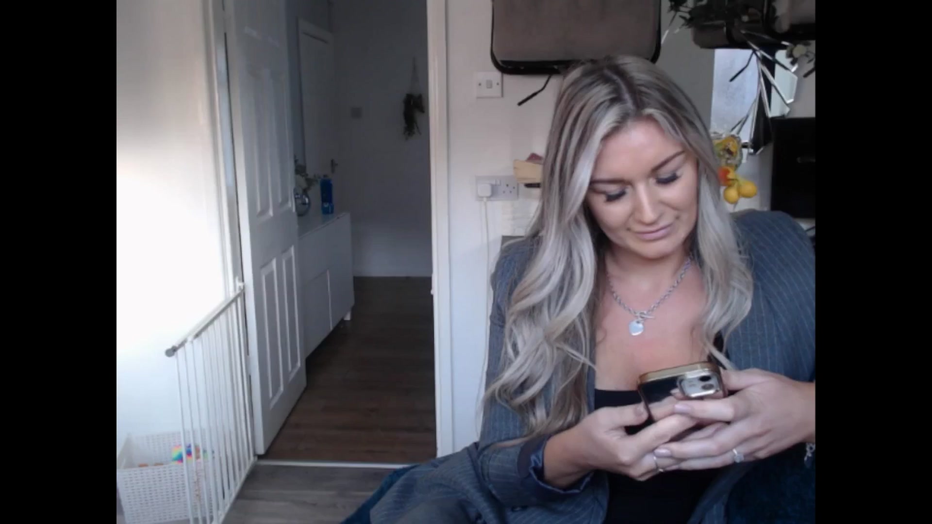 Gallery image thumbnail from LovelyLucy25's myfreecams stream on, 01/10/2025, 10:52 image 11 of 20