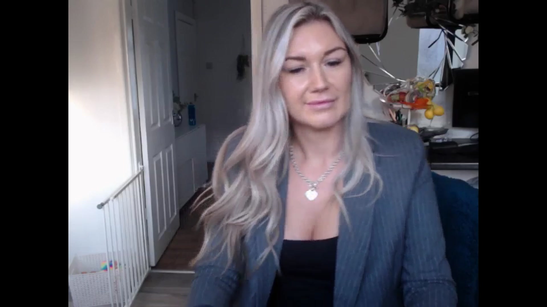 Gallery image thumbnail from LovelyLucy25's myfreecams stream on, 01/10/2025, 10:52 image 9 of 20