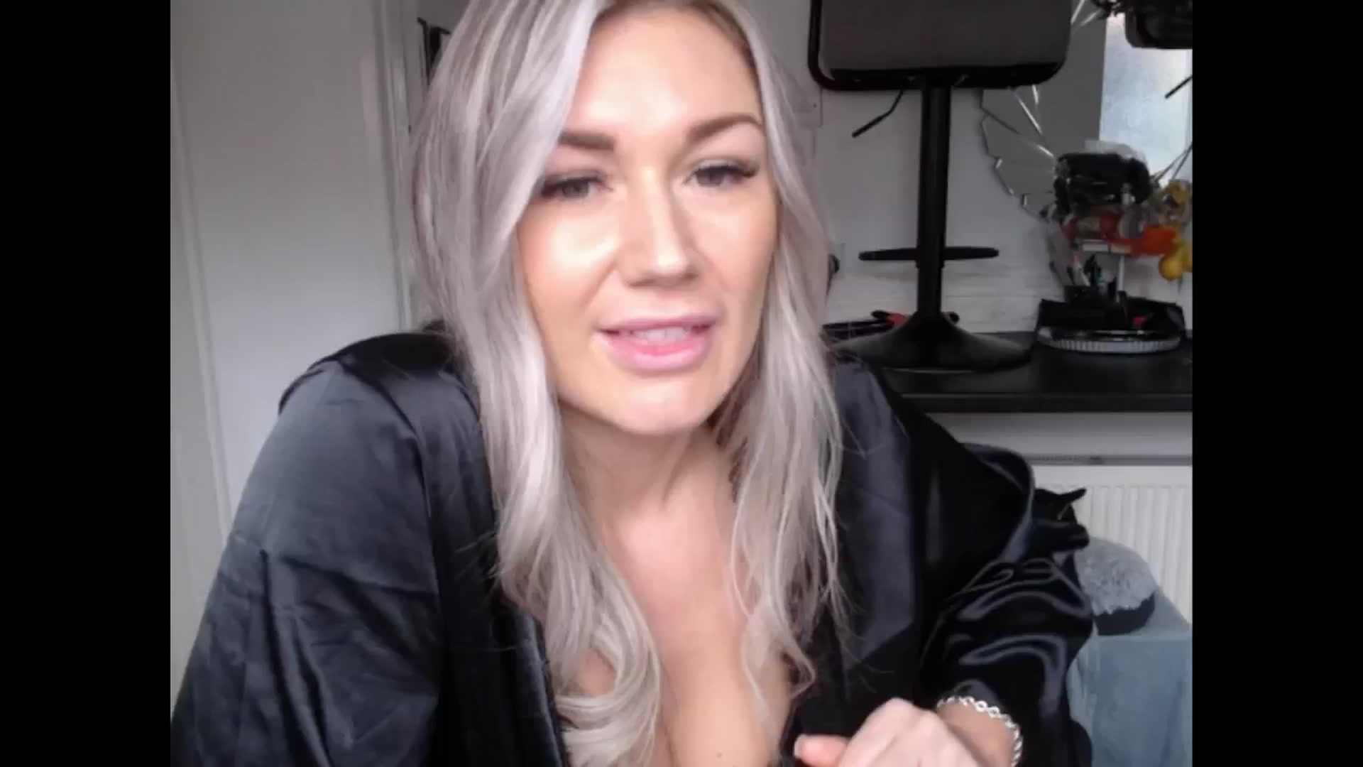 Gallery image thumbnail from LovelyLucy25's myfreecams stream on, 01/12/2025, 11:57 image 13 of 20