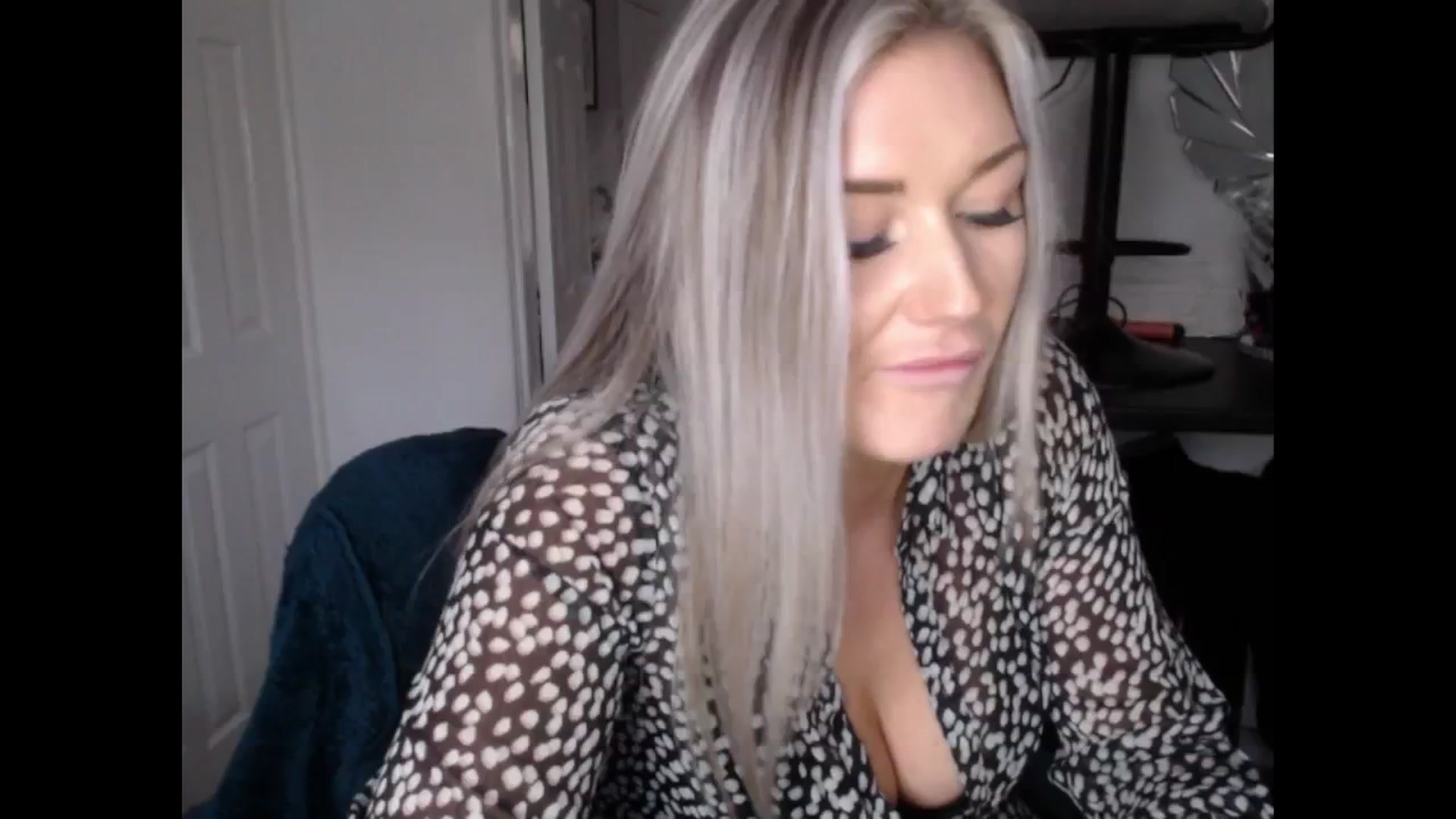 Gallery image thumbnail from LovelyLucy25's myfreecams stream on, 01/16/2025, 16:45 image 6 of 20
