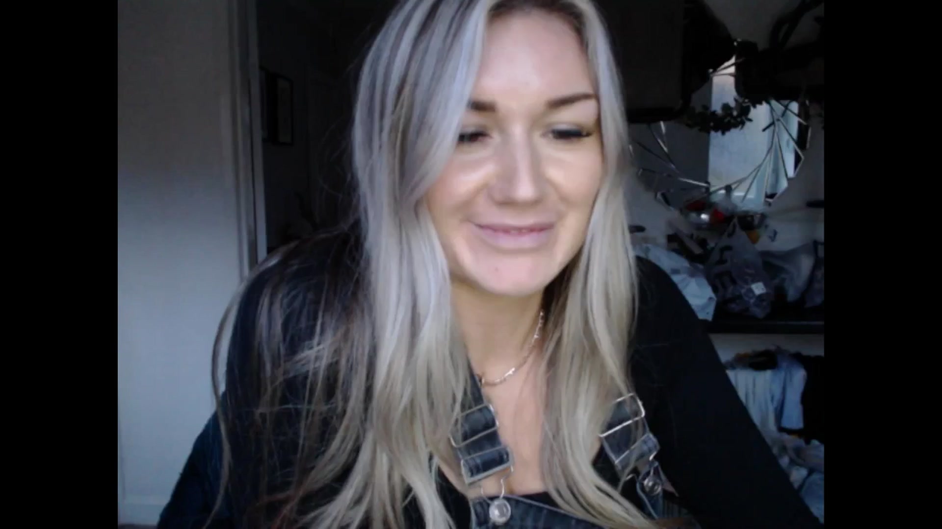 Gallery image thumbnail from LovelyLucy25's myfreecams stream on, 01/21/2025, 16:35 image 17 of 20