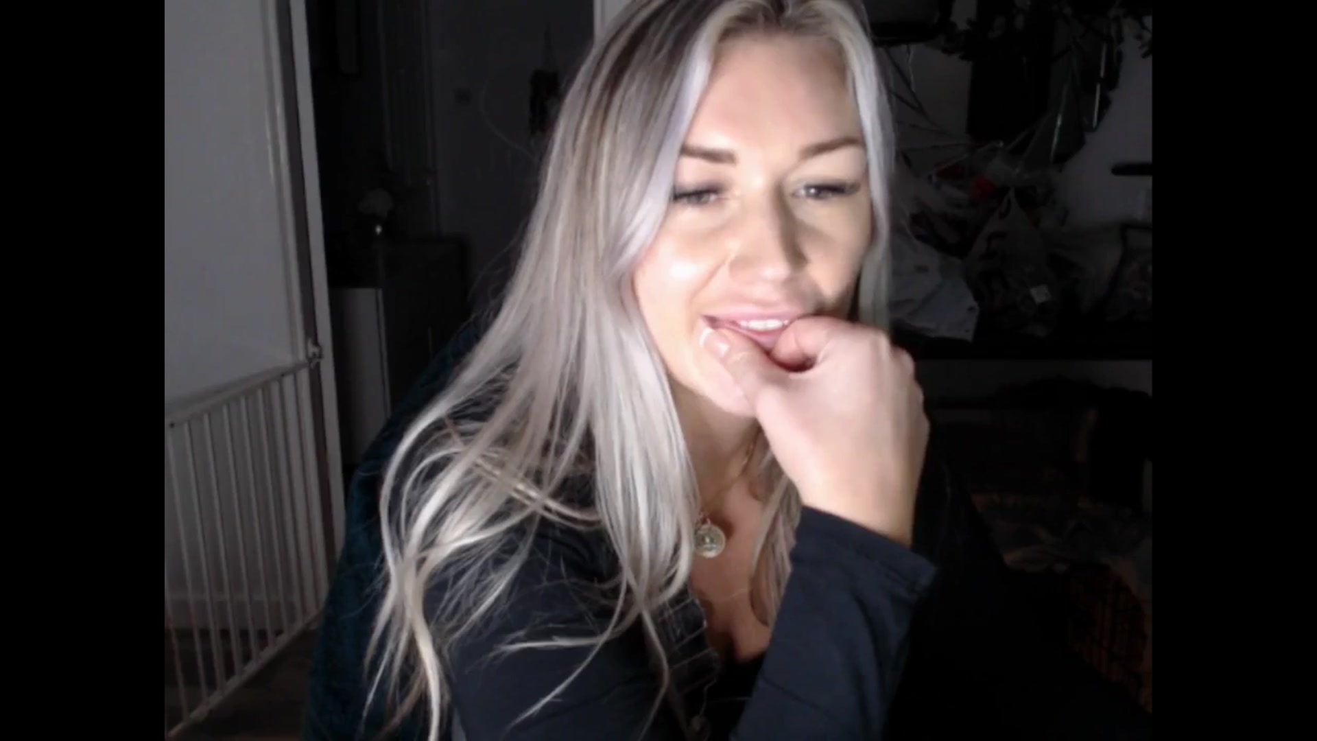 Gallery image thumbnail from LovelyLucy25's myfreecams stream on, 01/21/2025, 17:58 image 12 of 20