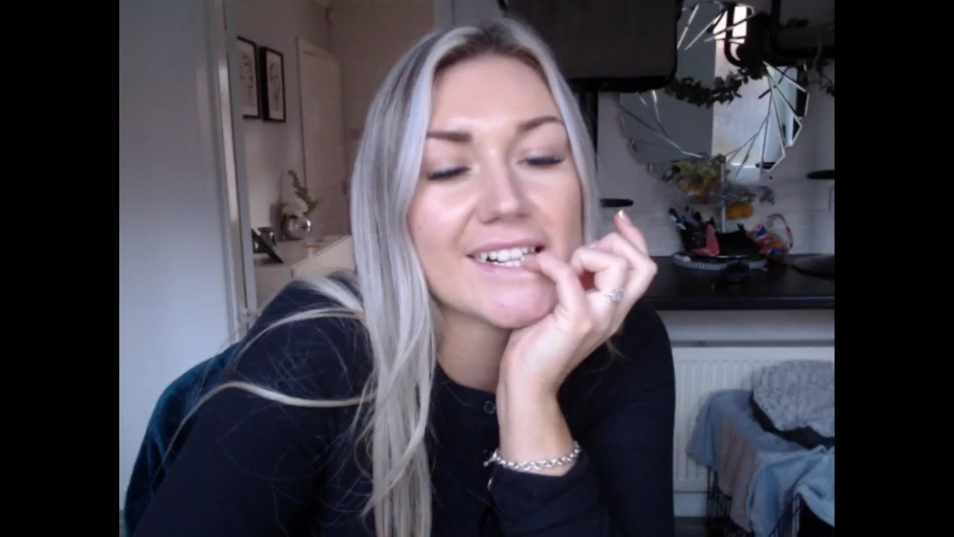 Gallery image thumbnail from LovelyLucy25's myfreecams stream on, 01/23/2025, 16:32 image 10 of 20
