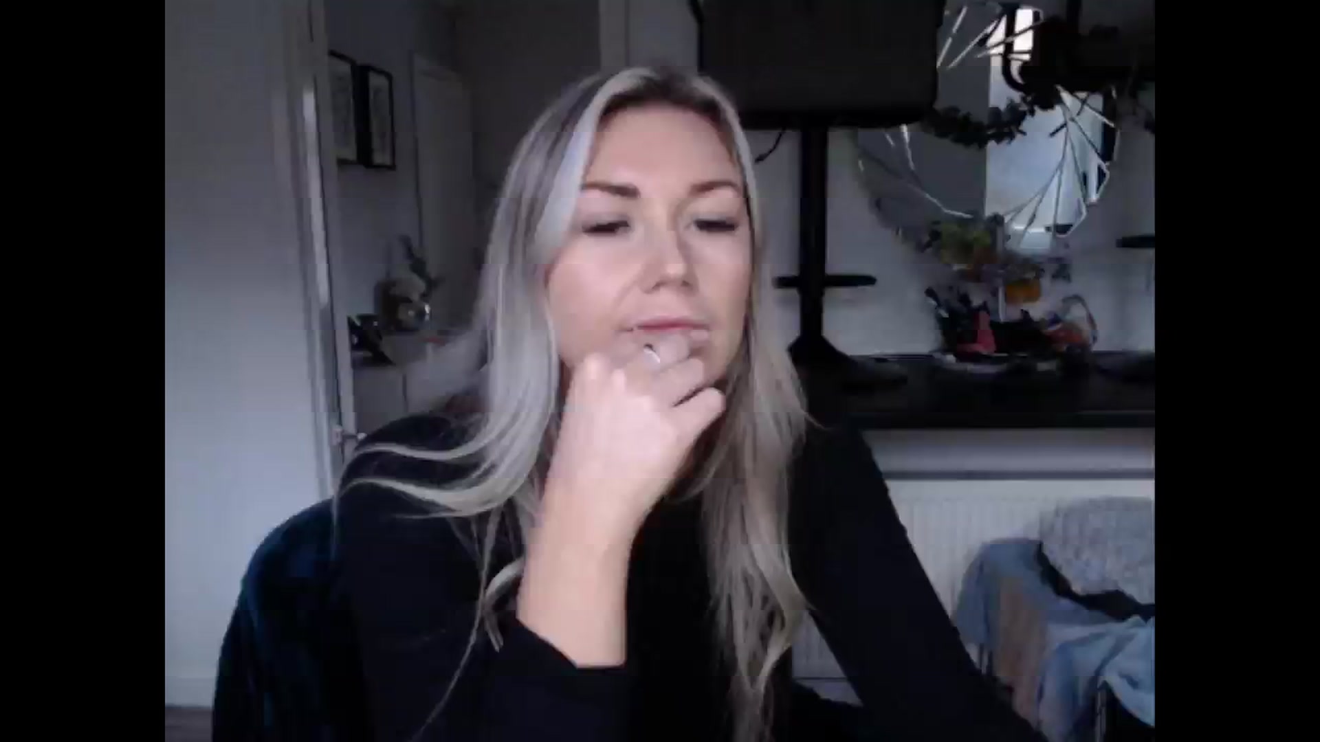 Gallery image thumbnail from LovelyLucy25's myfreecams stream on, 01/23/2025, 16:32 image 16 of 20