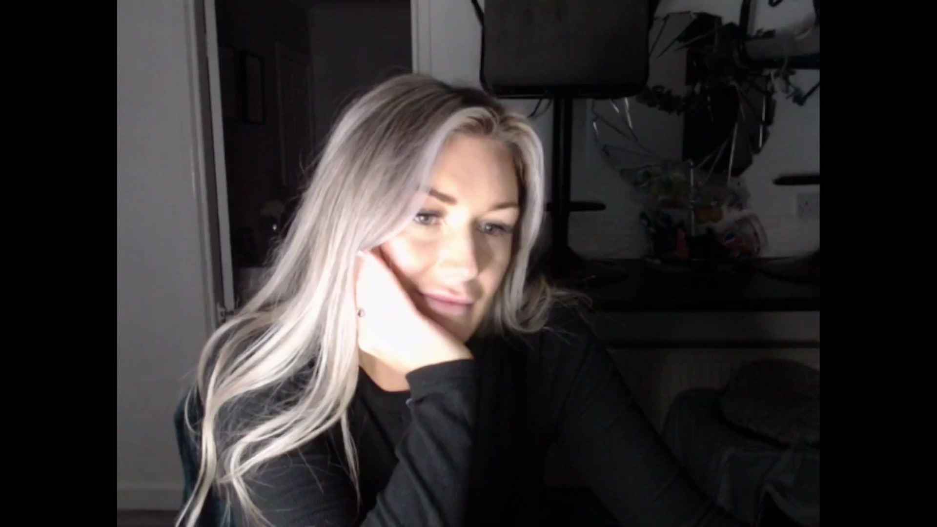 Gallery image thumbnail from LovelyLucy25's myfreecams stream on, 01/23/2025, 18:12 image 14 of 20
