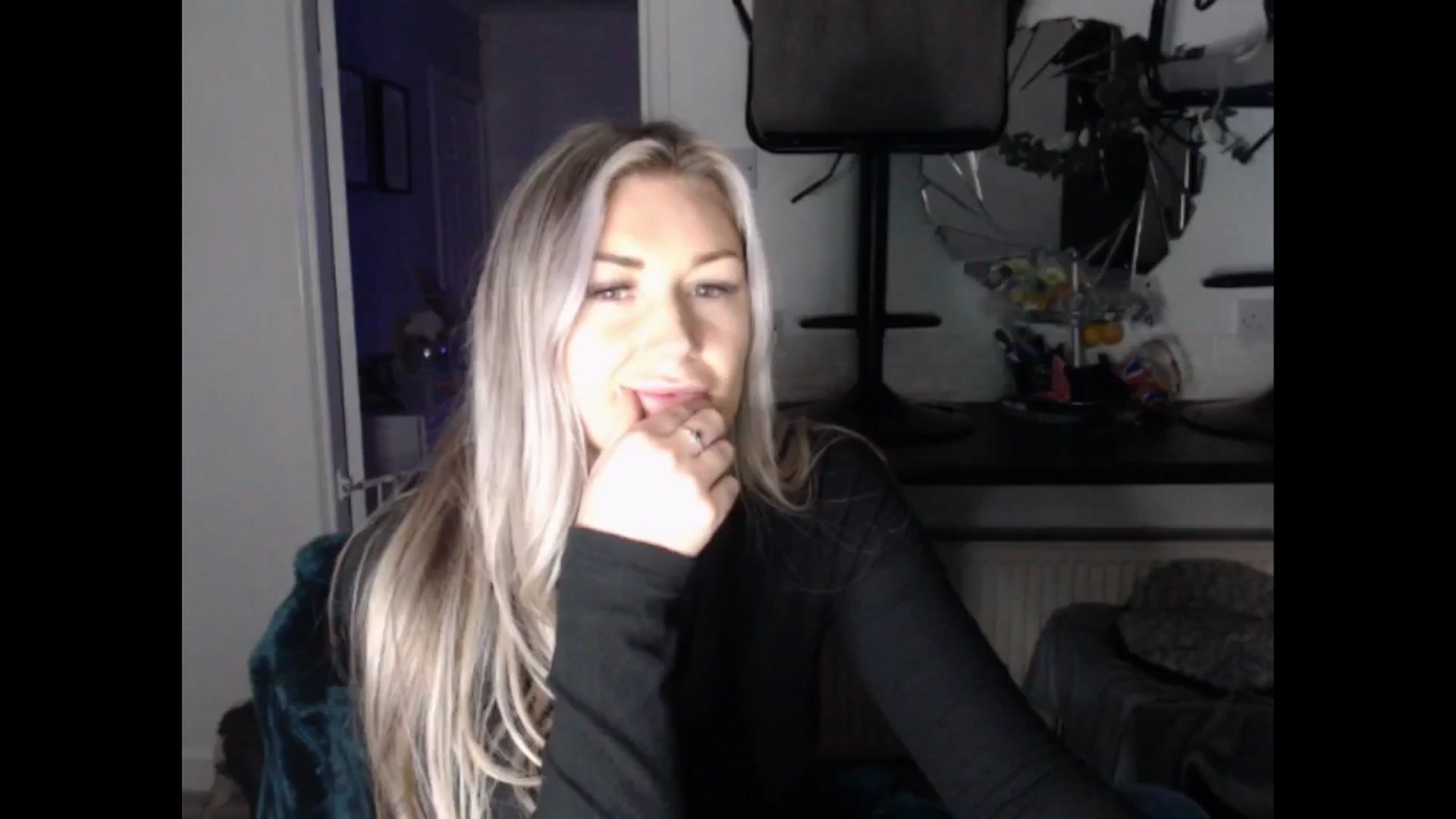 Gallery image thumbnail from LovelyLucy25's myfreecams stream on, 01/23/2025, 18:12 image 16 of 20