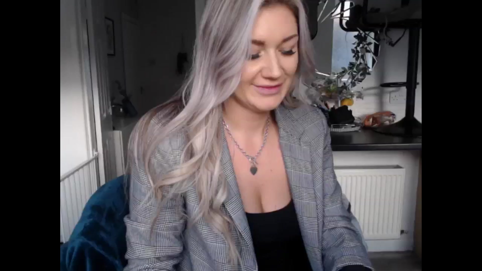 Gallery image thumbnail from LovelyLucy25's myfreecams stream on, 01/24/2025, 10:05 image 1 of 20