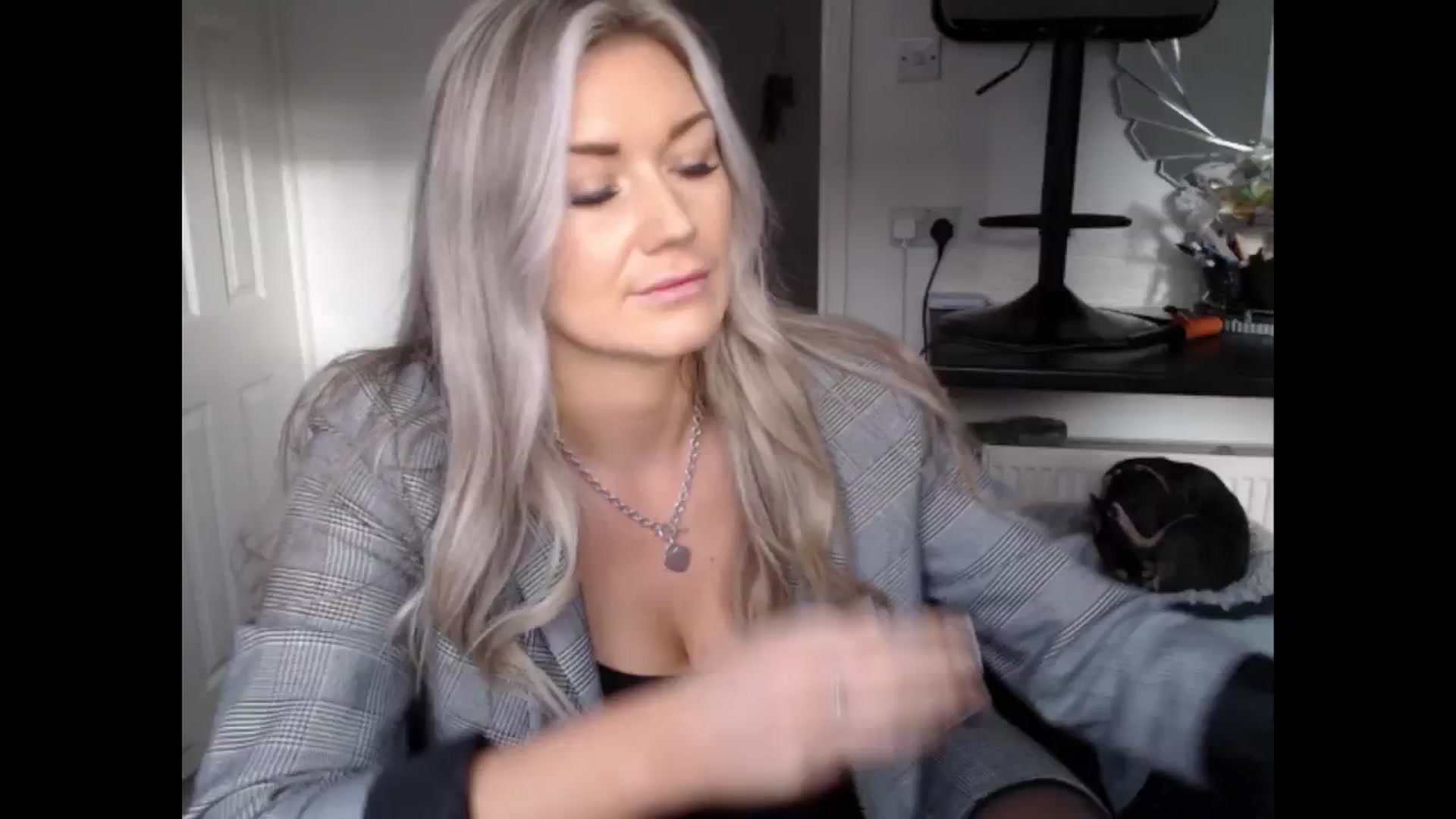 Gallery image thumbnail from LovelyLucy25's myfreecams stream on, 01/24/2025, 10:05 image 16 of 20