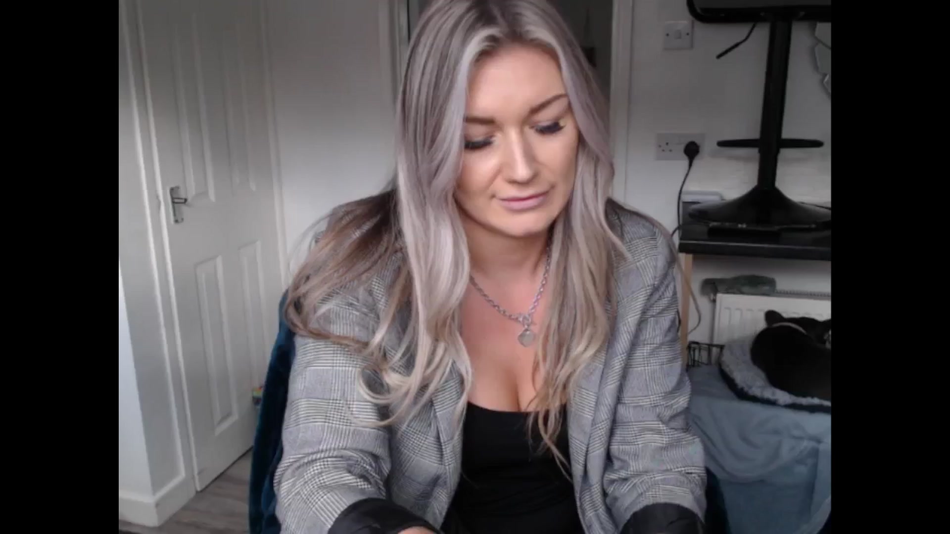 Gallery image thumbnail from LovelyLucy25's myfreecams stream on, 01/24/2025, 10:59 image 17 of 20