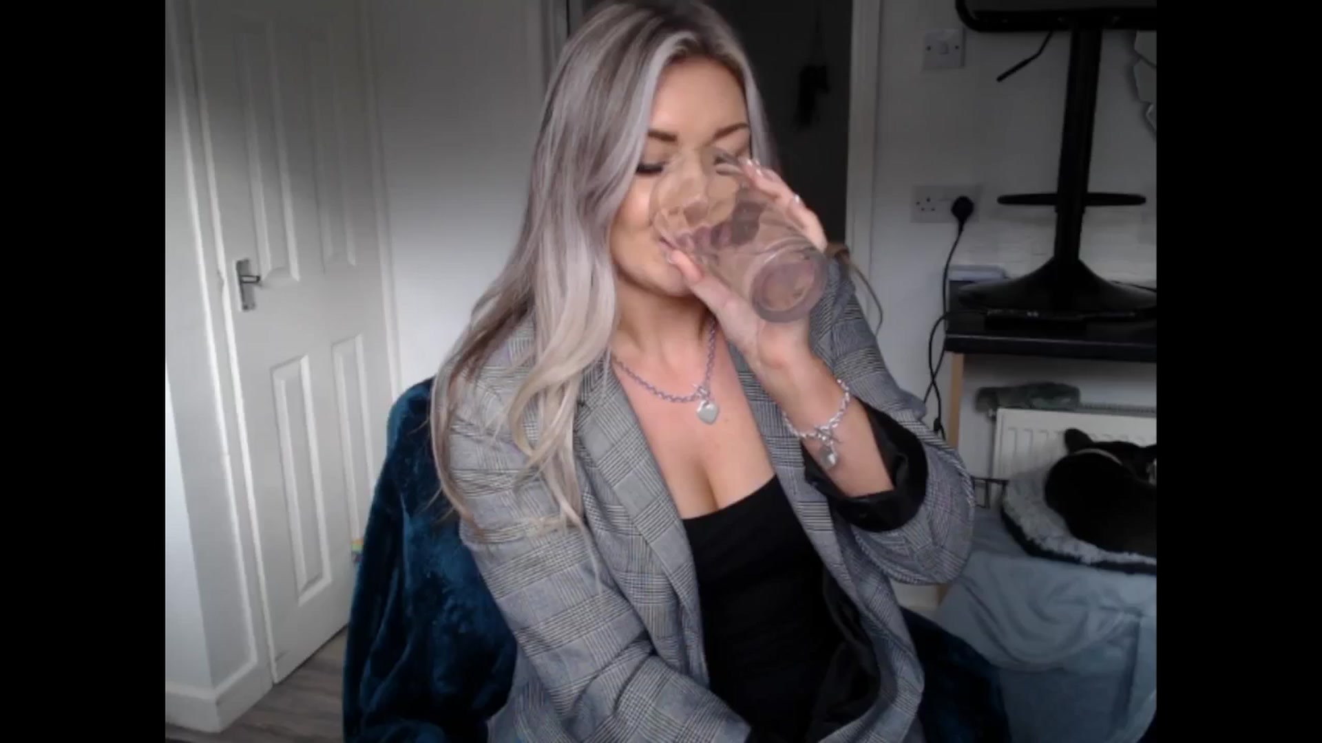 Gallery image thumbnail from LovelyLucy25's myfreecams stream on, 01/24/2025, 10:59 image 19 of 20
