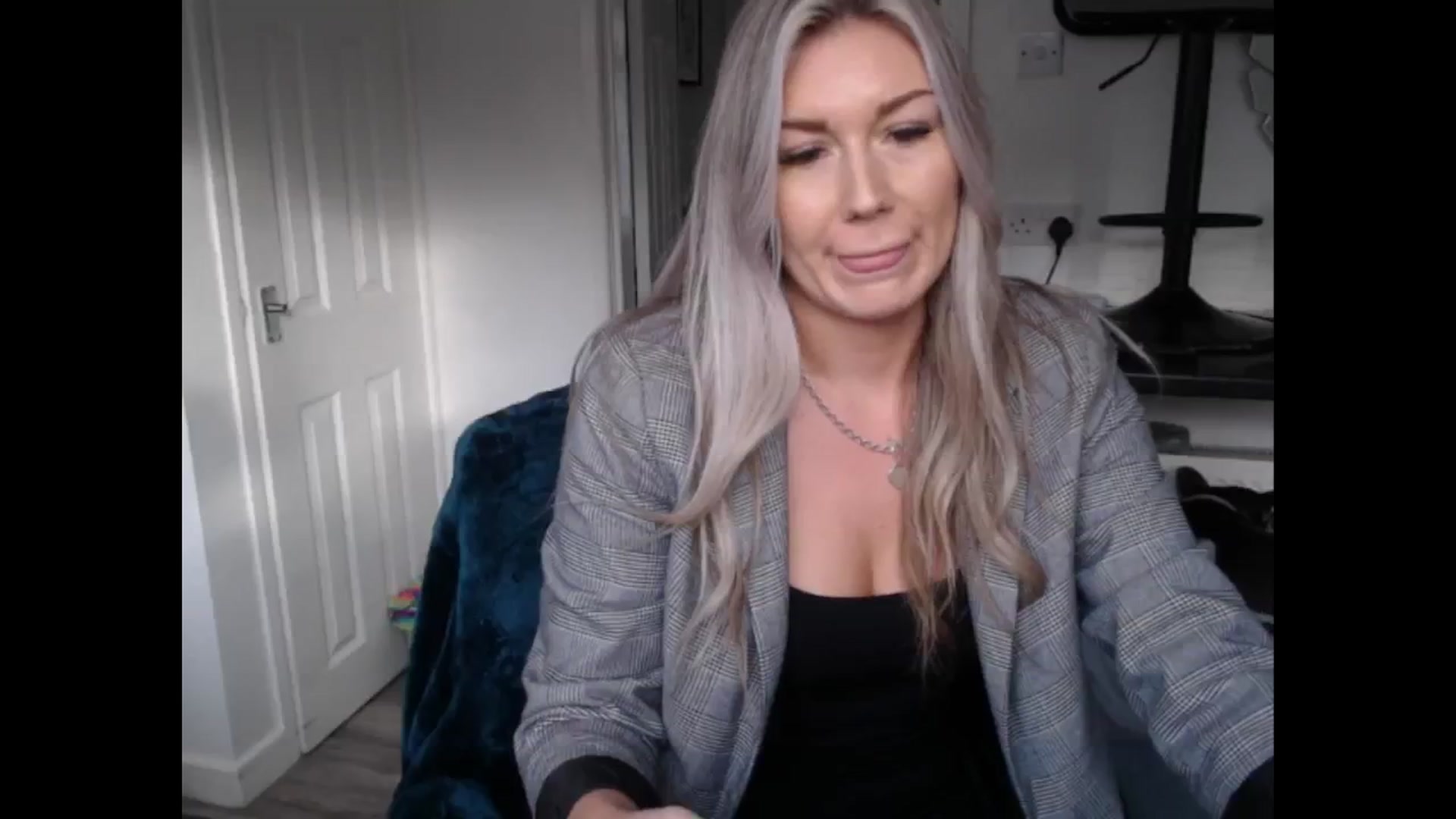 Gallery image thumbnail from LovelyLucy25's myfreecams stream on, 01/24/2025, 10:59 image 13 of 20