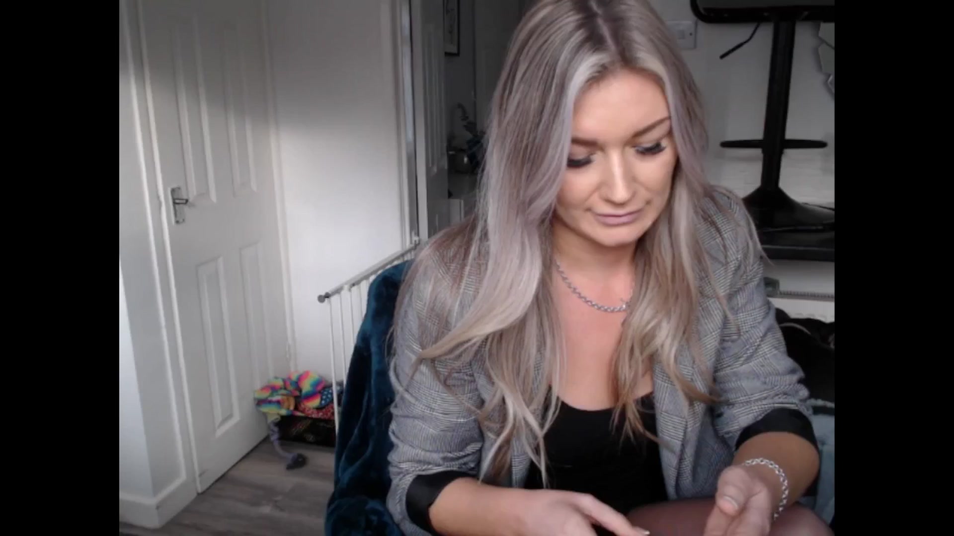 Gallery image thumbnail from LovelyLucy25's myfreecams stream on, 01/24/2025, 10:59 image 10 of 20