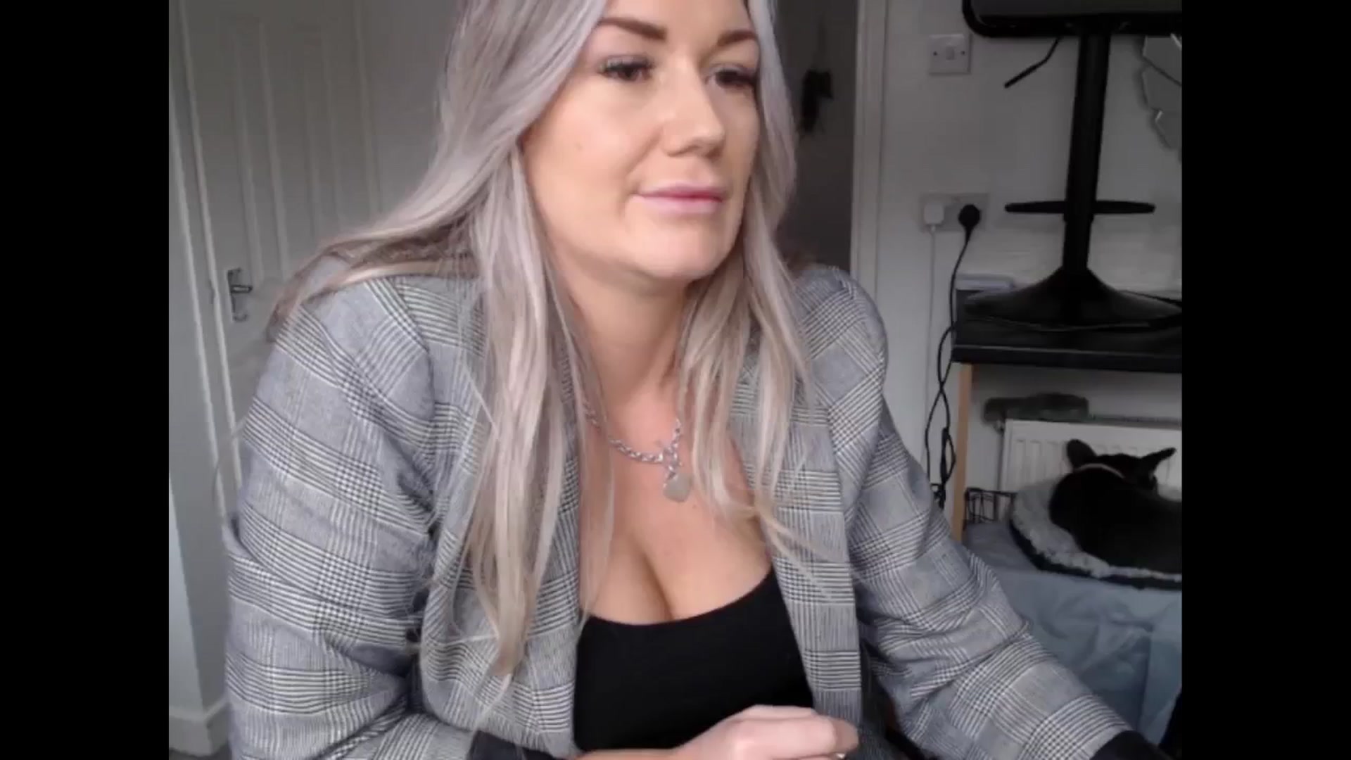 Gallery image thumbnail from LovelyLucy25's myfreecams stream on, 01/24/2025, 10:59 image 5 of 20