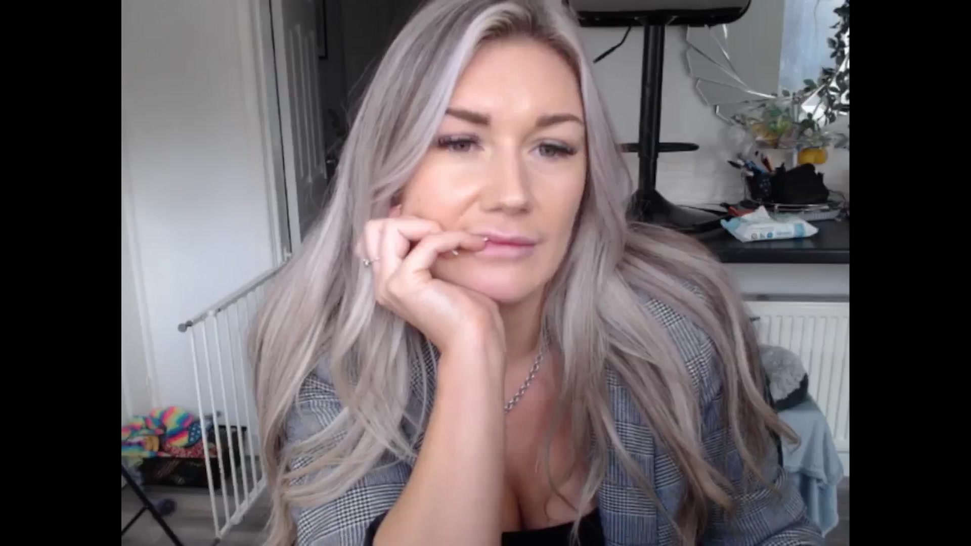 Gallery image thumbnail from LovelyLucy25's myfreecams stream on, 01/24/2025, 11:47 image 19 of 20