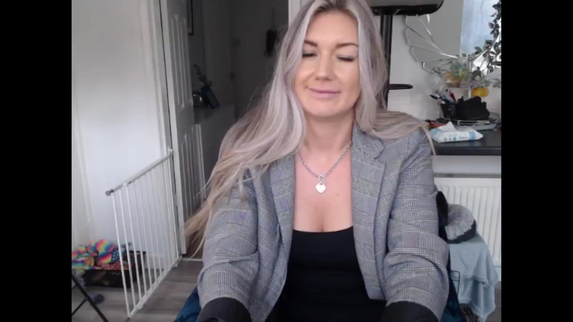 Gallery image thumbnail from LovelyLucy25's myfreecams stream on, 01/24/2025, 11:47 image 8 of 20