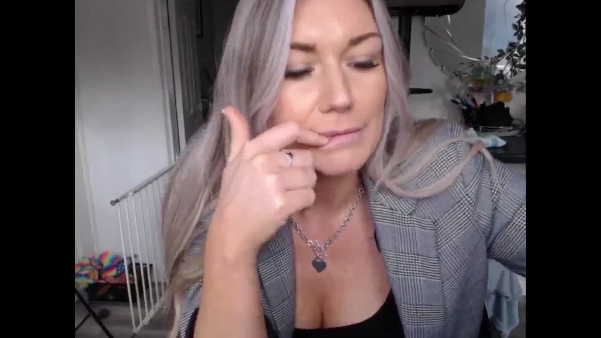 Gallery image thumbnail from LovelyLucy25's myfreecams stream on, 01/24/2025, 11:47 image 16 of 20