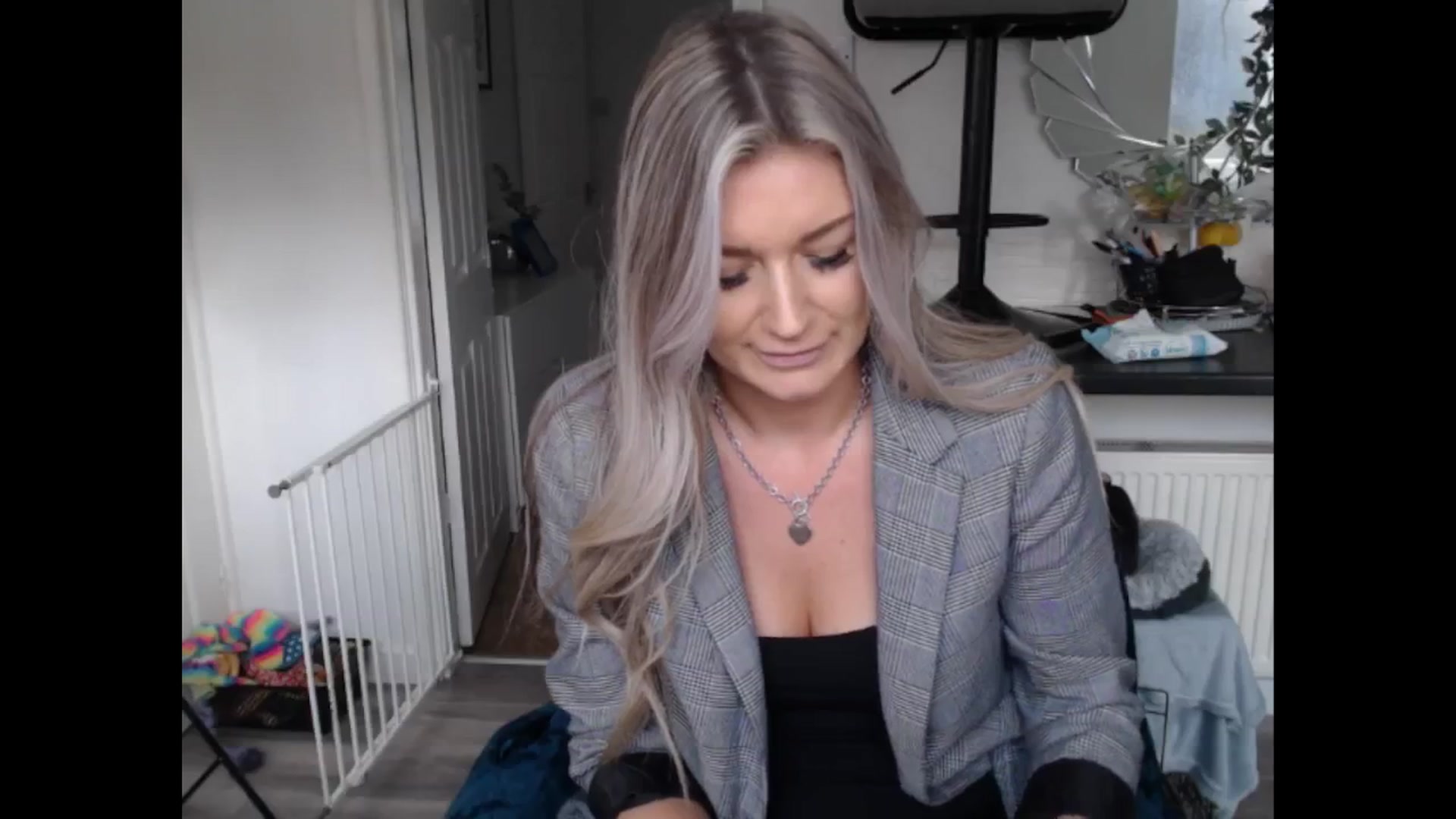 Gallery image thumbnail from LovelyLucy25's myfreecams stream on, 01/24/2025, 11:47 image 9 of 20