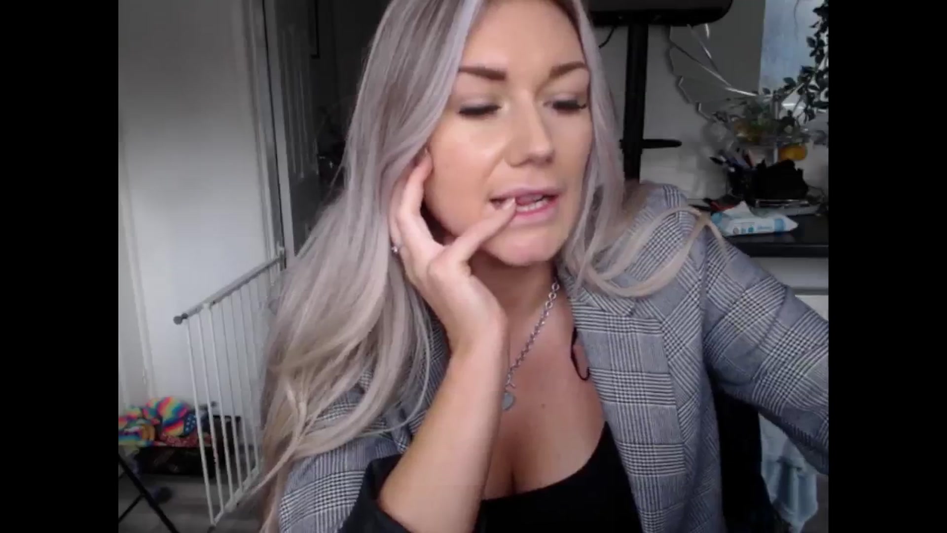Gallery image thumbnail from LovelyLucy25's myfreecams stream on, 01/24/2025, 11:47 image 17 of 20