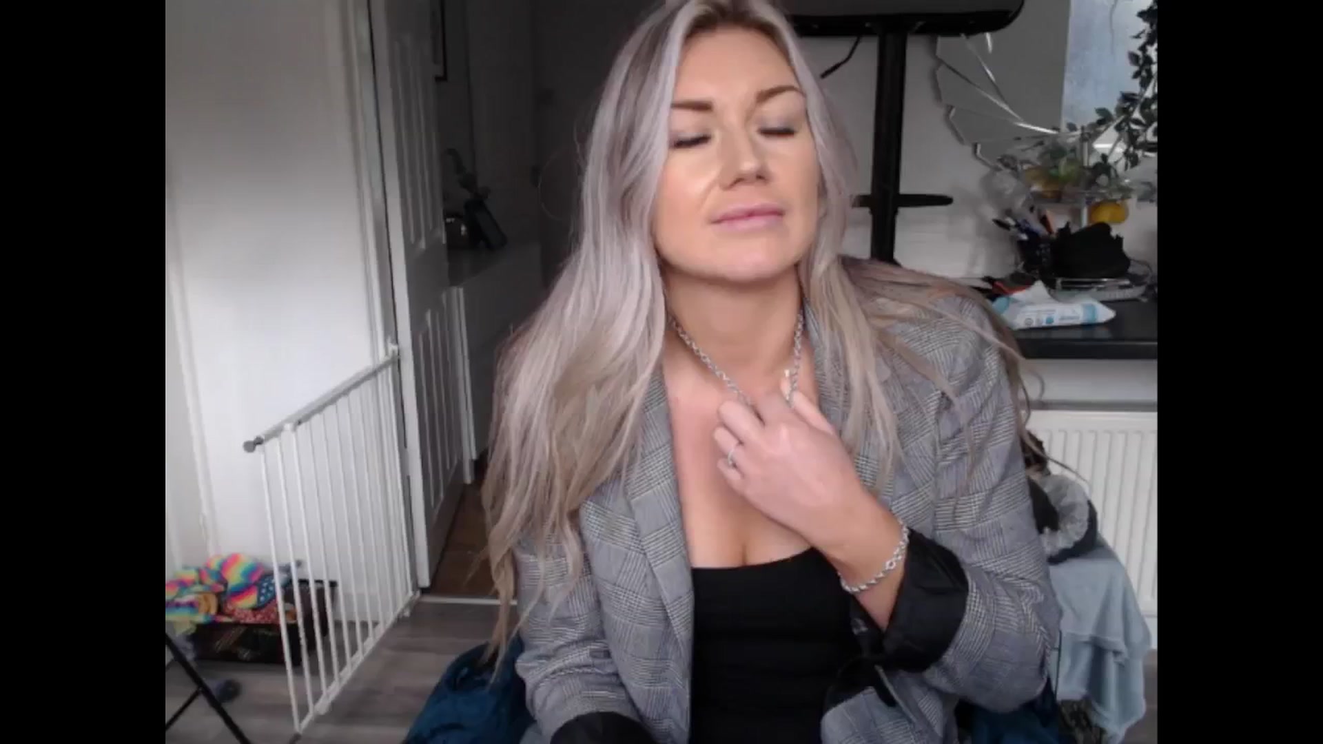 Gallery image thumbnail from LovelyLucy25's myfreecams stream on, 01/24/2025, 11:47 image 2 of 20