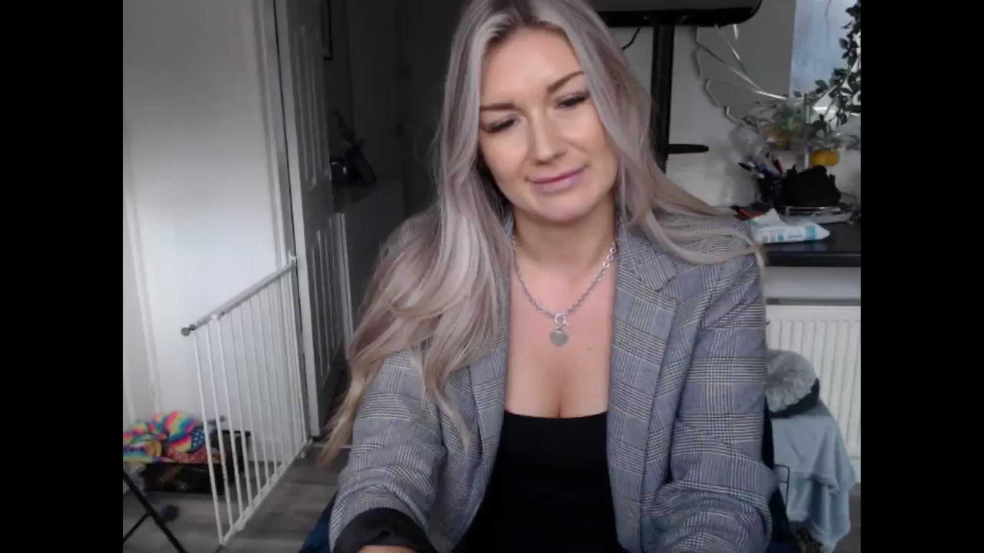 Gallery image thumbnail from LovelyLucy25's myfreecams stream on, 01/24/2025, 11:47 image 14 of 20
