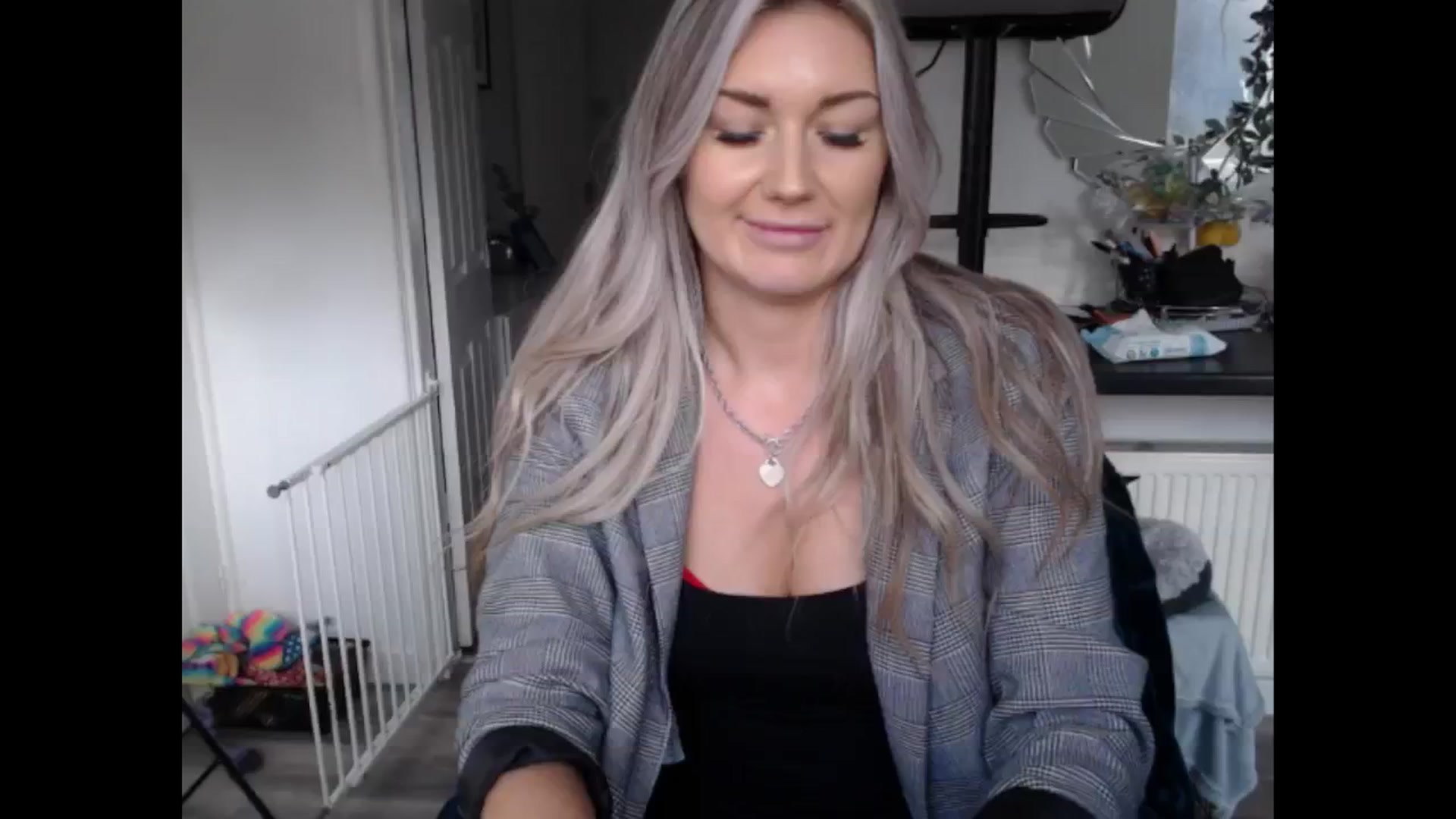 Gallery image thumbnail from LovelyLucy25's myfreecams stream on, 01/24/2025, 11:47 image 20 of 20