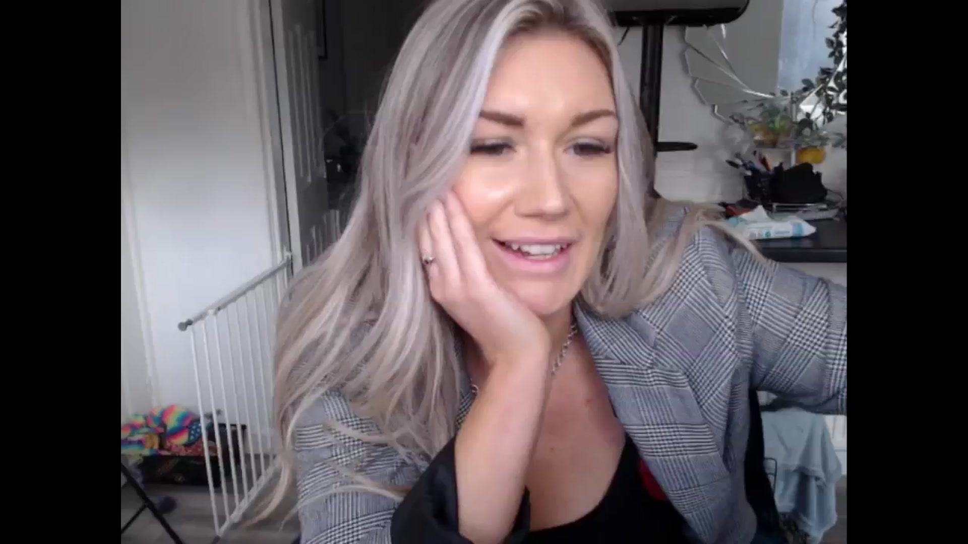 Gallery image thumbnail from LovelyLucy25's myfreecams stream on, 01/24/2025, 11:47 image 6 of 20