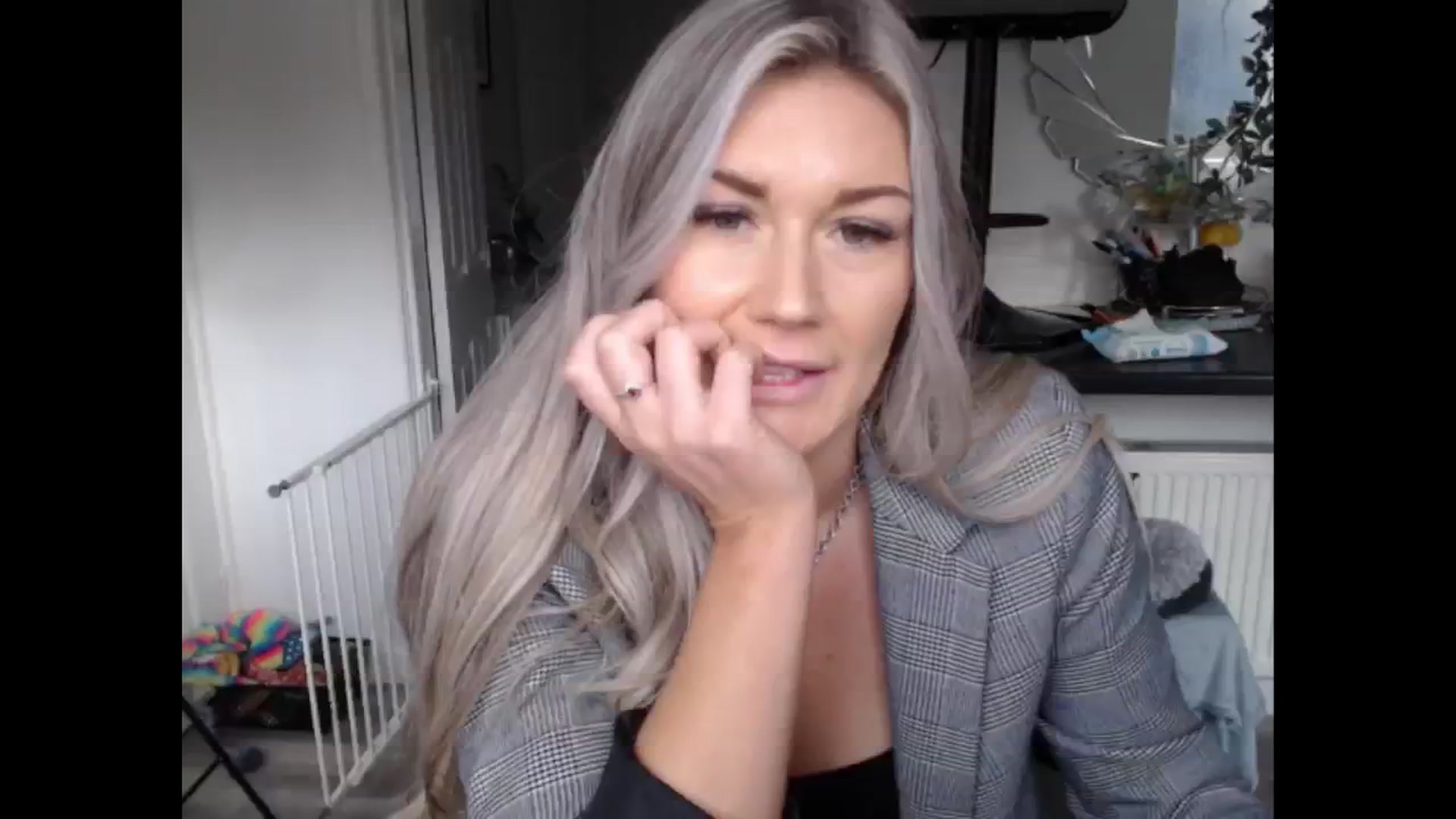 Gallery image thumbnail from LovelyLucy25's myfreecams stream on, 01/24/2025, 11:47 image 12 of 20