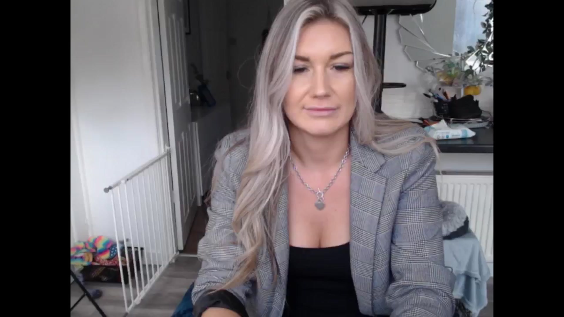 Gallery image thumbnail from LovelyLucy25's myfreecams stream on, 01/24/2025, 11:47 image 10 of 20