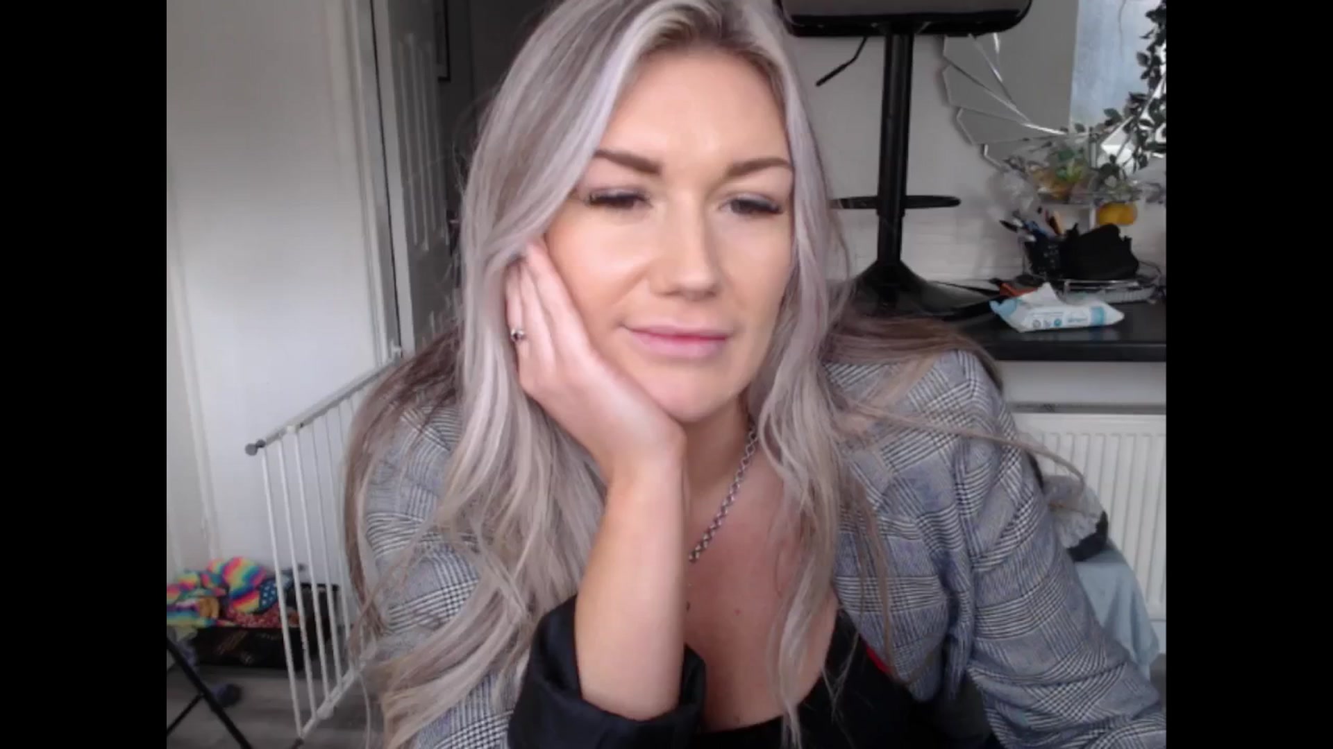 Gallery image thumbnail from LovelyLucy25's myfreecams stream on, 01/24/2025, 11:47 image 4 of 20