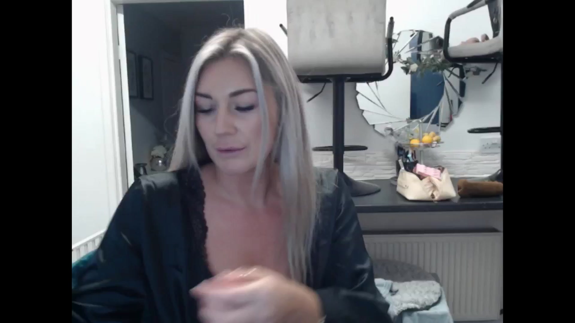 Gallery image thumbnail from LovelyLucy25's myfreecams stream on, 01/25/2025, 16:56 image 7 of 20