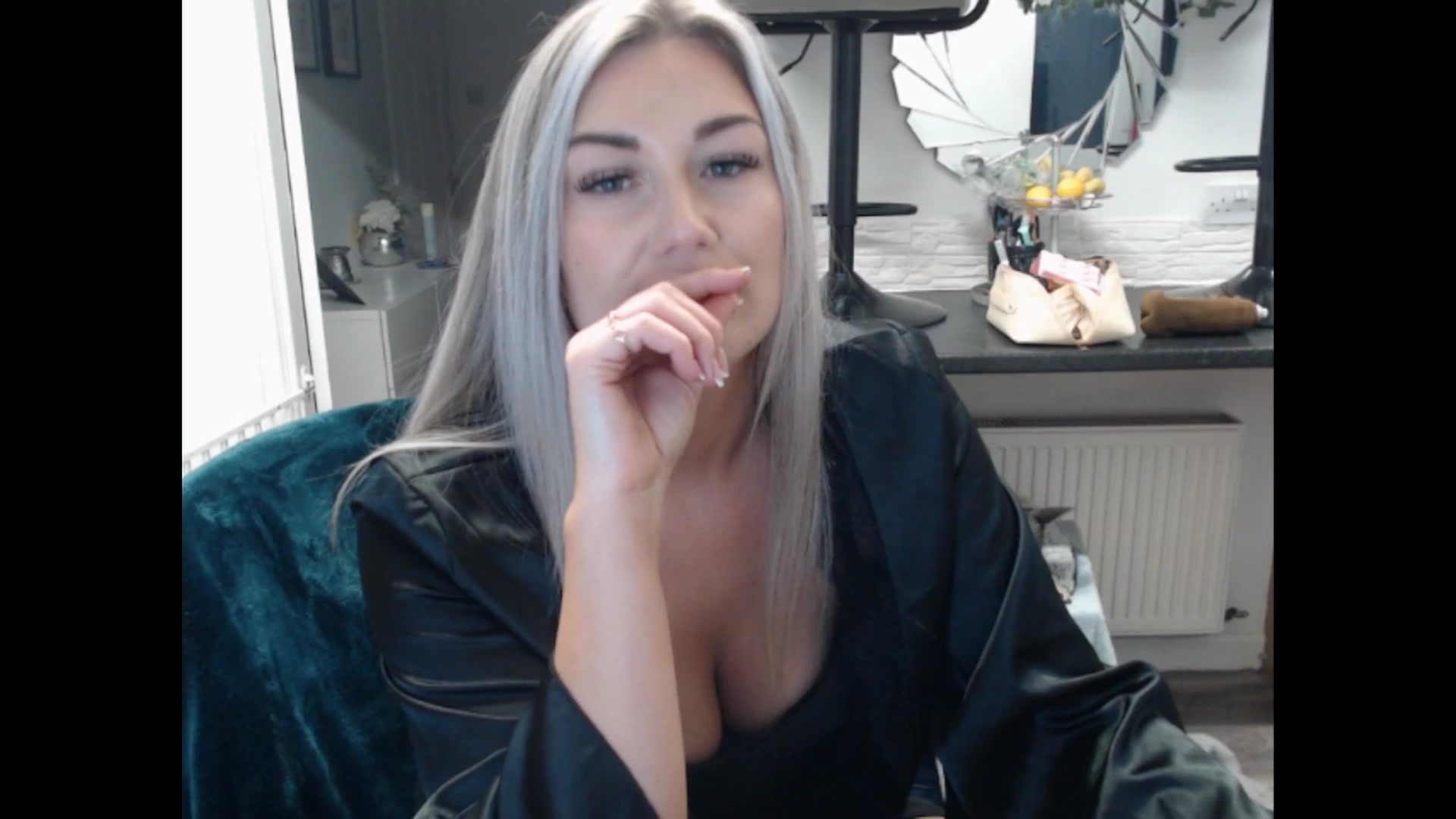 Gallery image thumbnail from LovelyLucy25's myfreecams stream on, 01/25/2025, 16:56 image 16 of 20