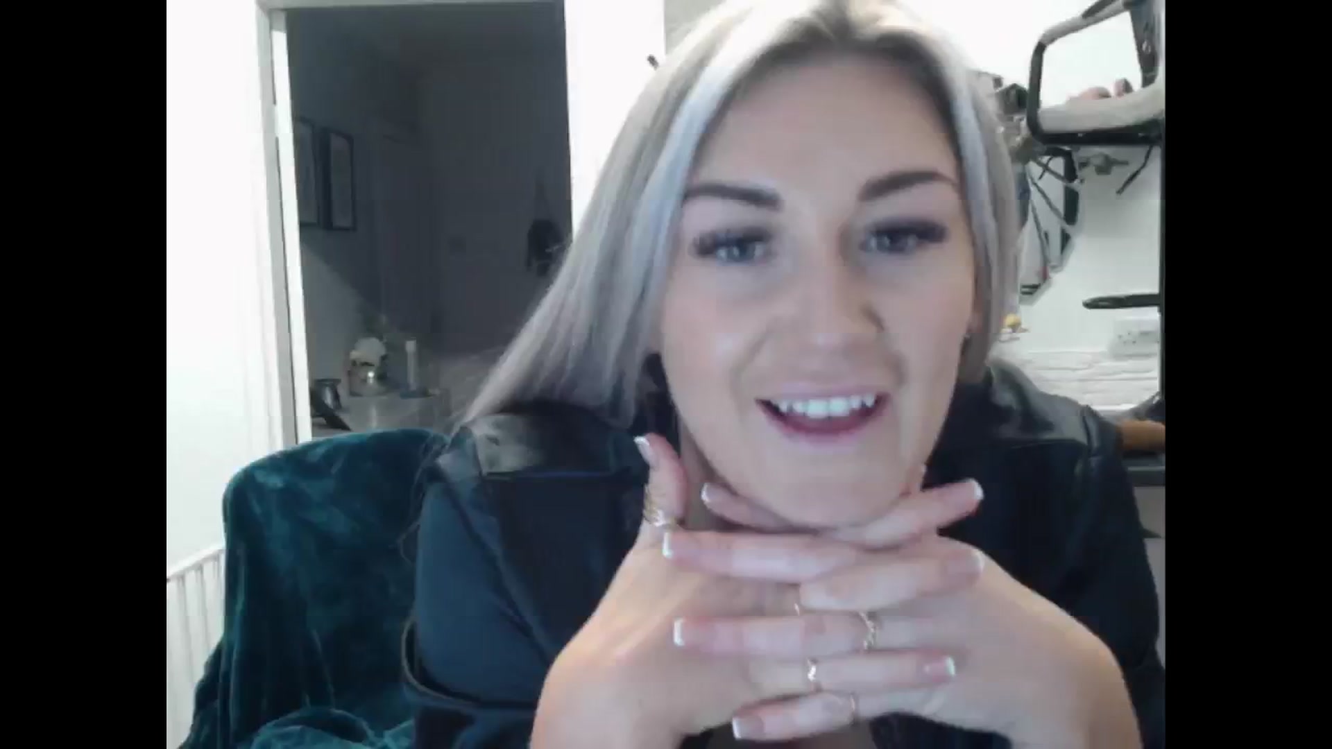 Gallery image thumbnail from LovelyLucy25's myfreecams stream on, 01/25/2025, 16:56 image 6 of 20